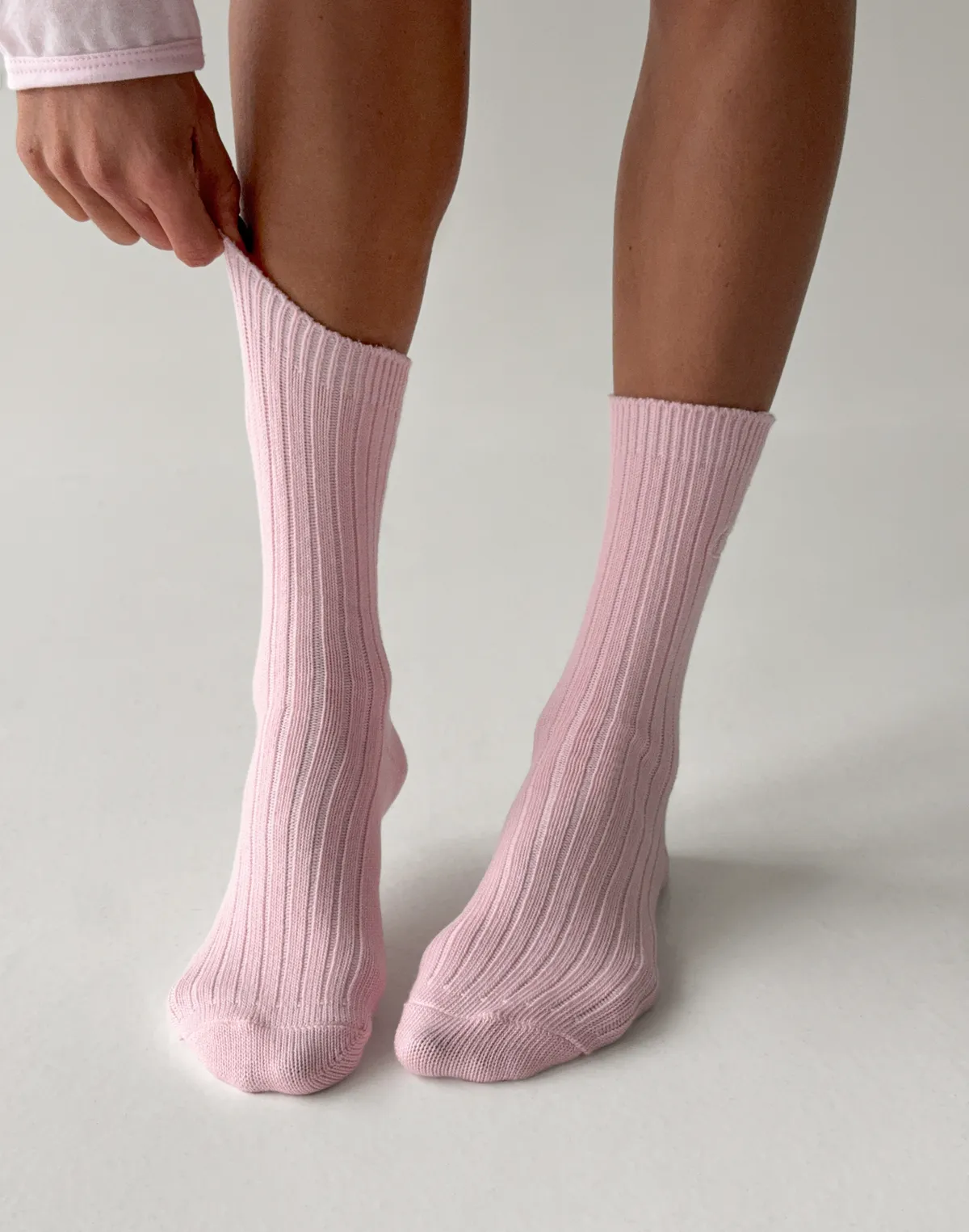 Вʼязані зимові шкарпетки з вишитим логотипом, рожеві - Фото 8