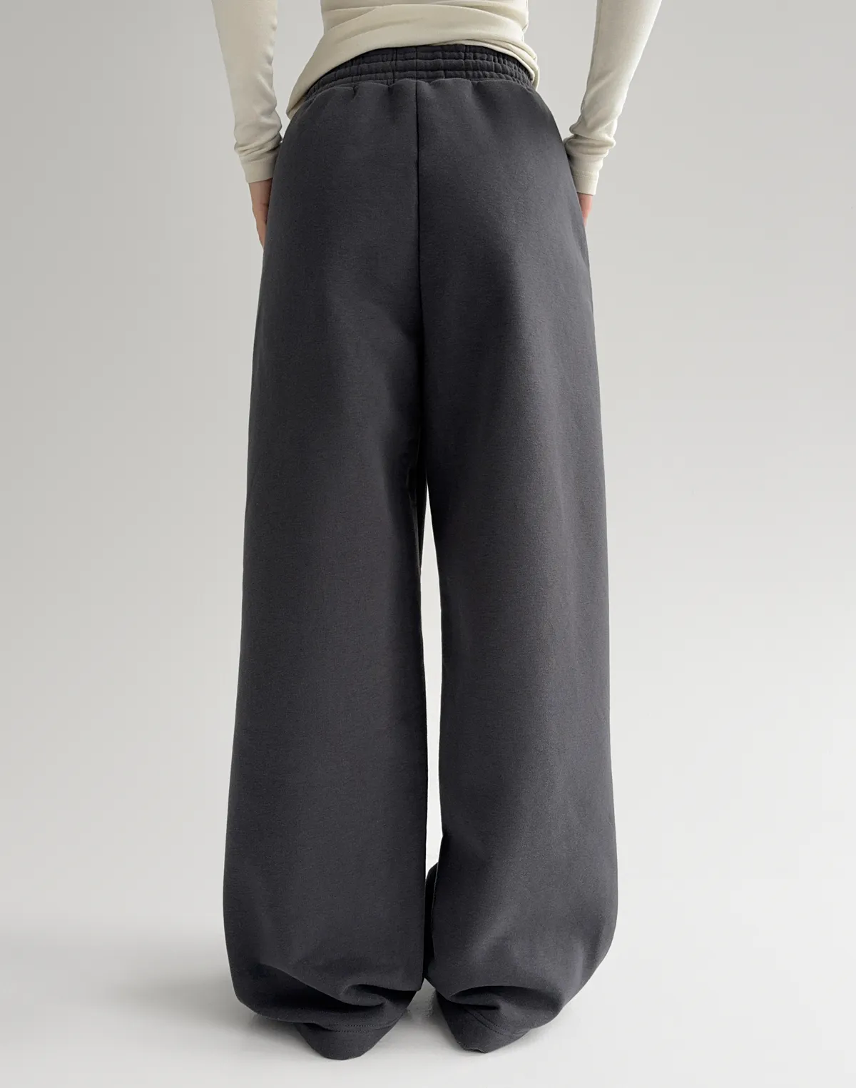 Штани з начосом на затяжках по низу, графітові - Фото 2