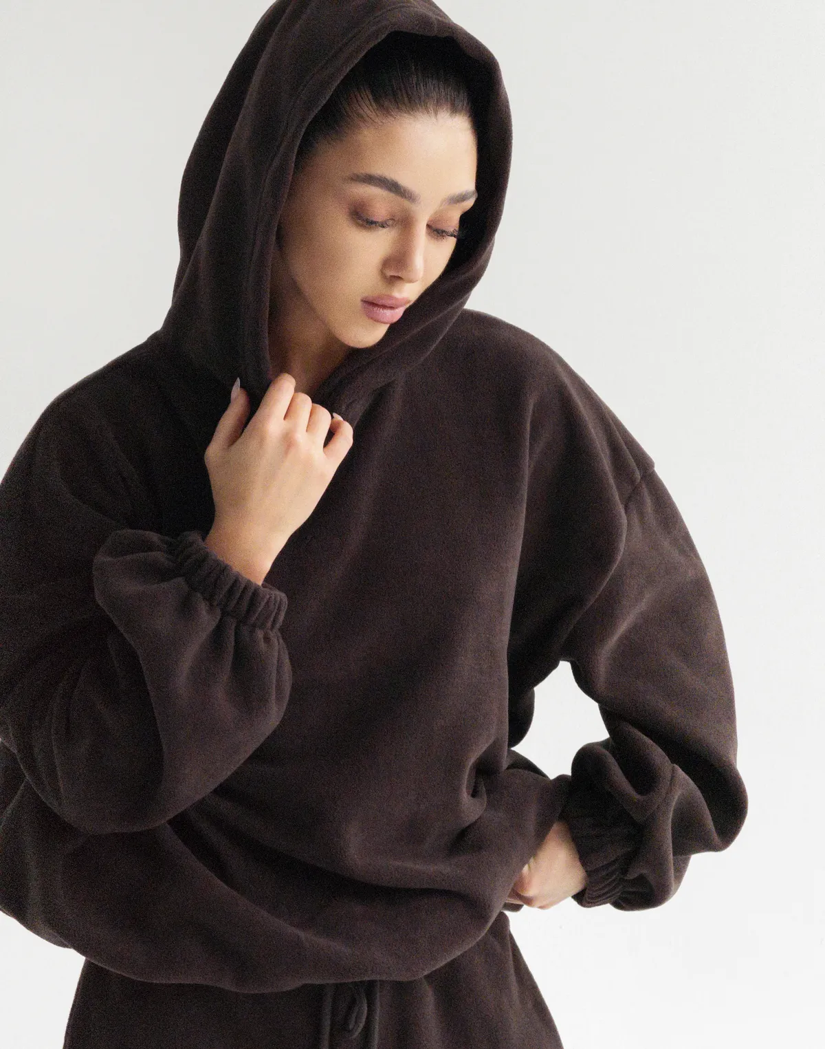 Bluza z kapturem super oversize, wydłużony krój, ciemna czekolada - Фото 8