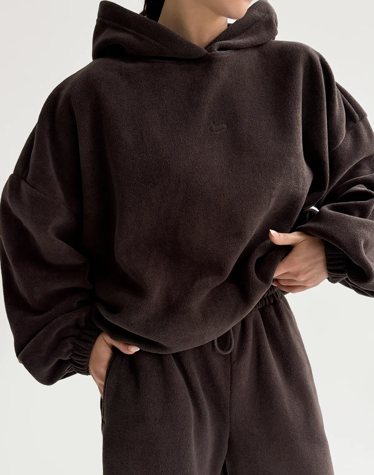 Bluza z kapturem super oversize, wydłużony krój, ciemna czekolada - Фото 6