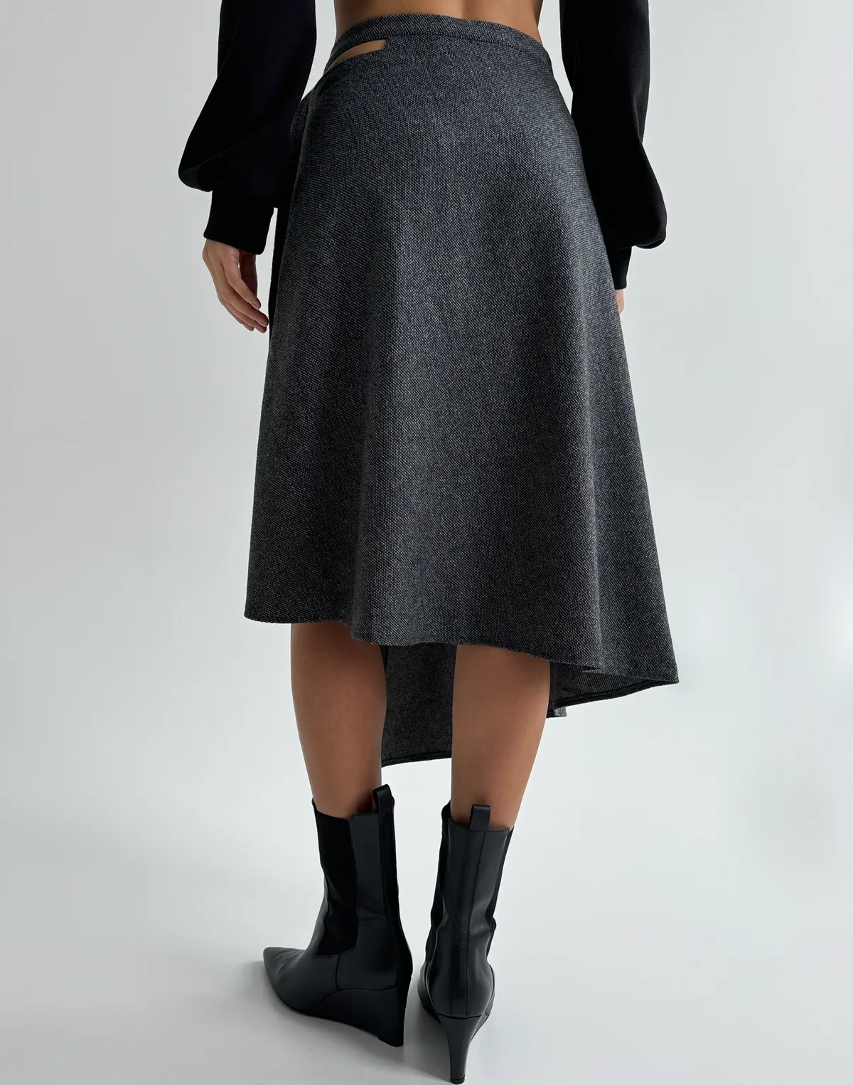 Спідниця міді з декоративним поясом та застібкою, сірий світліший - Фото 2