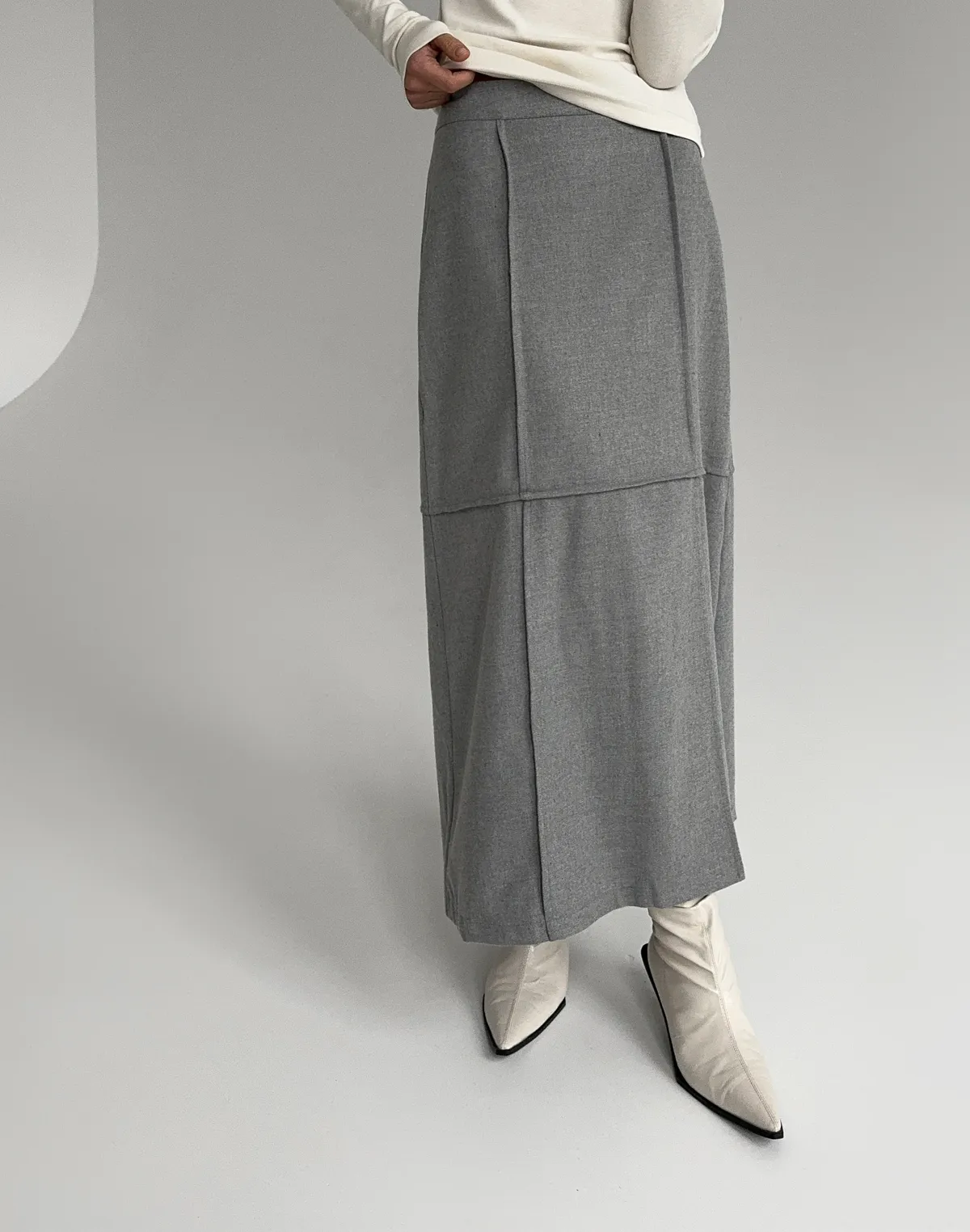 Спідниця міді з декоративними швами осінньо-зимова, сіра - Фото 1