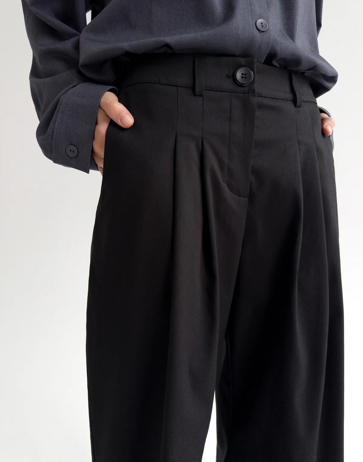 Штани базові котонові прямого крою, чорні - Фото 6