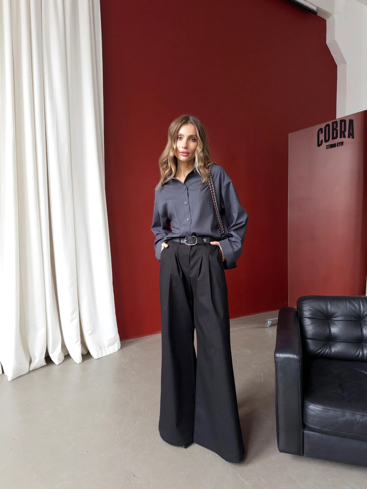 Штани базові котонові прямого крою, чорні - Фото 4