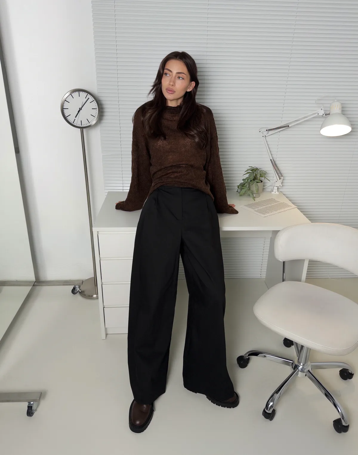 Штани базові котонові з прихованим ґудзиком, чорні - Фото 8