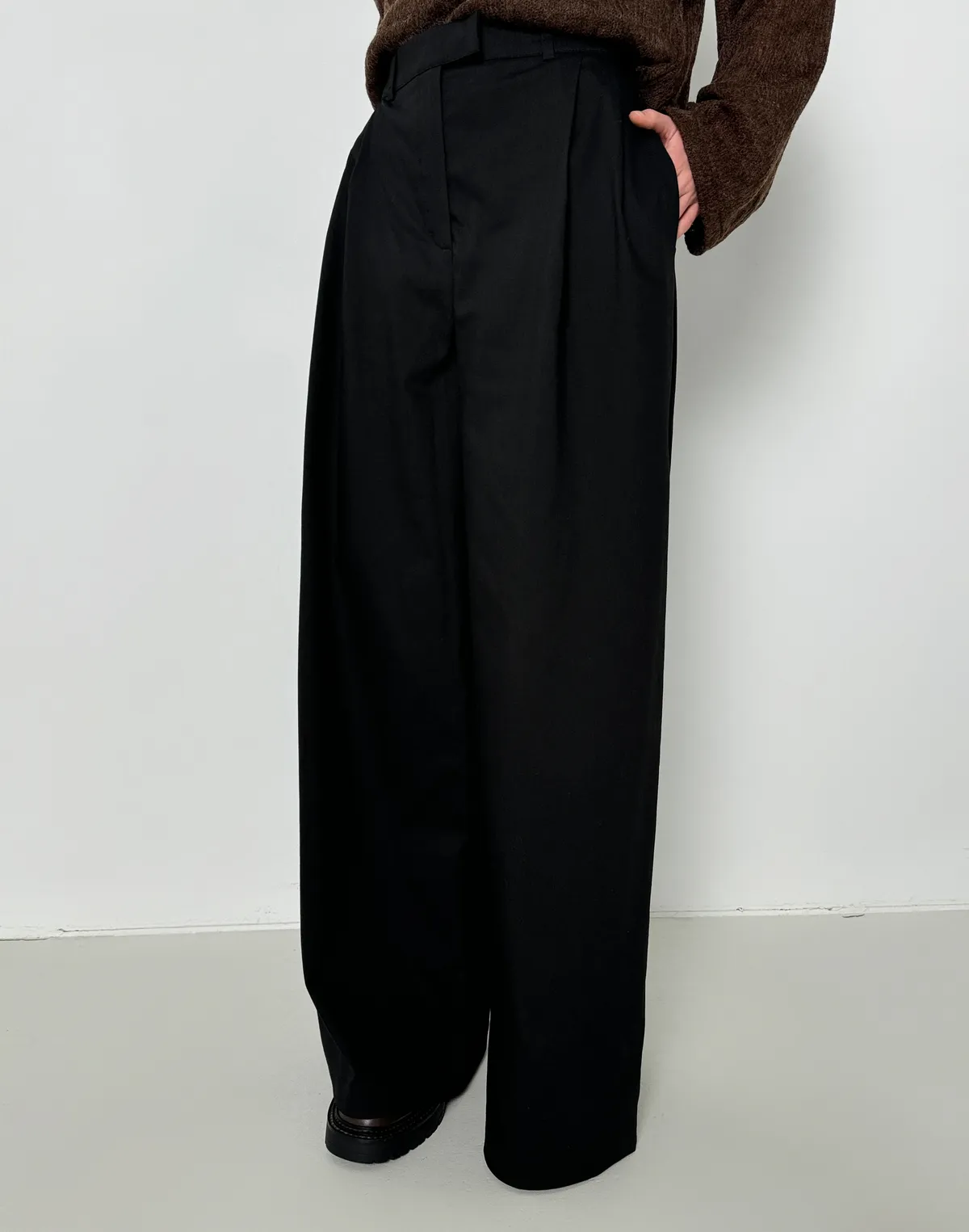 Штани базові котонові з прихованим ґудзиком, чорні - Фото 5