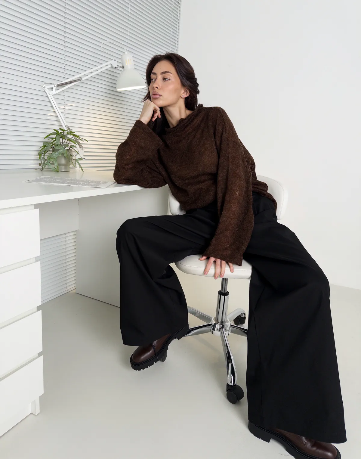 Штани базові котонові з прихованим ґудзиком, чорні - Фото 3