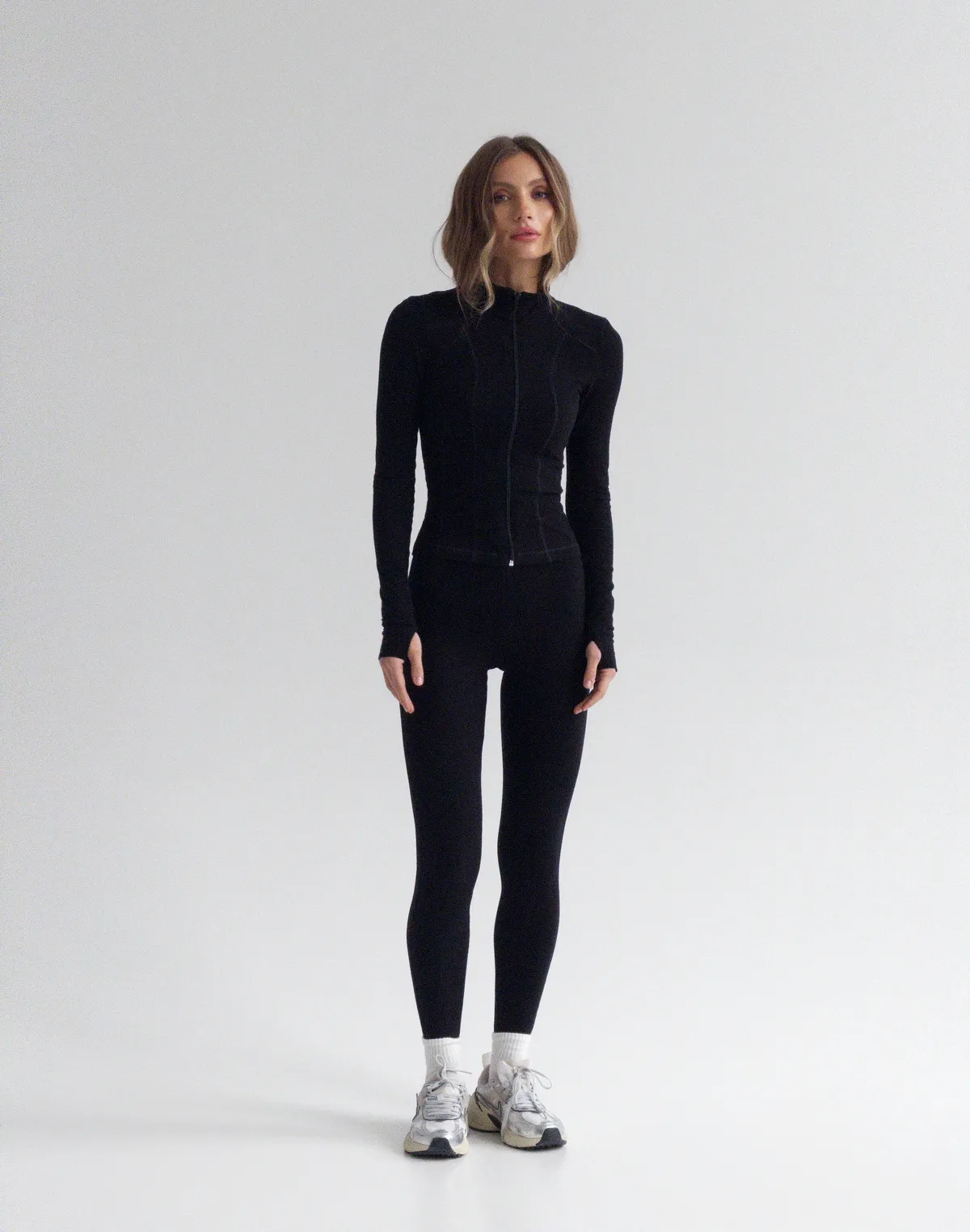 Комплект бавовняний рашгард повної довжини та лосини з декоративним швом позаду, чорні - Фото 3