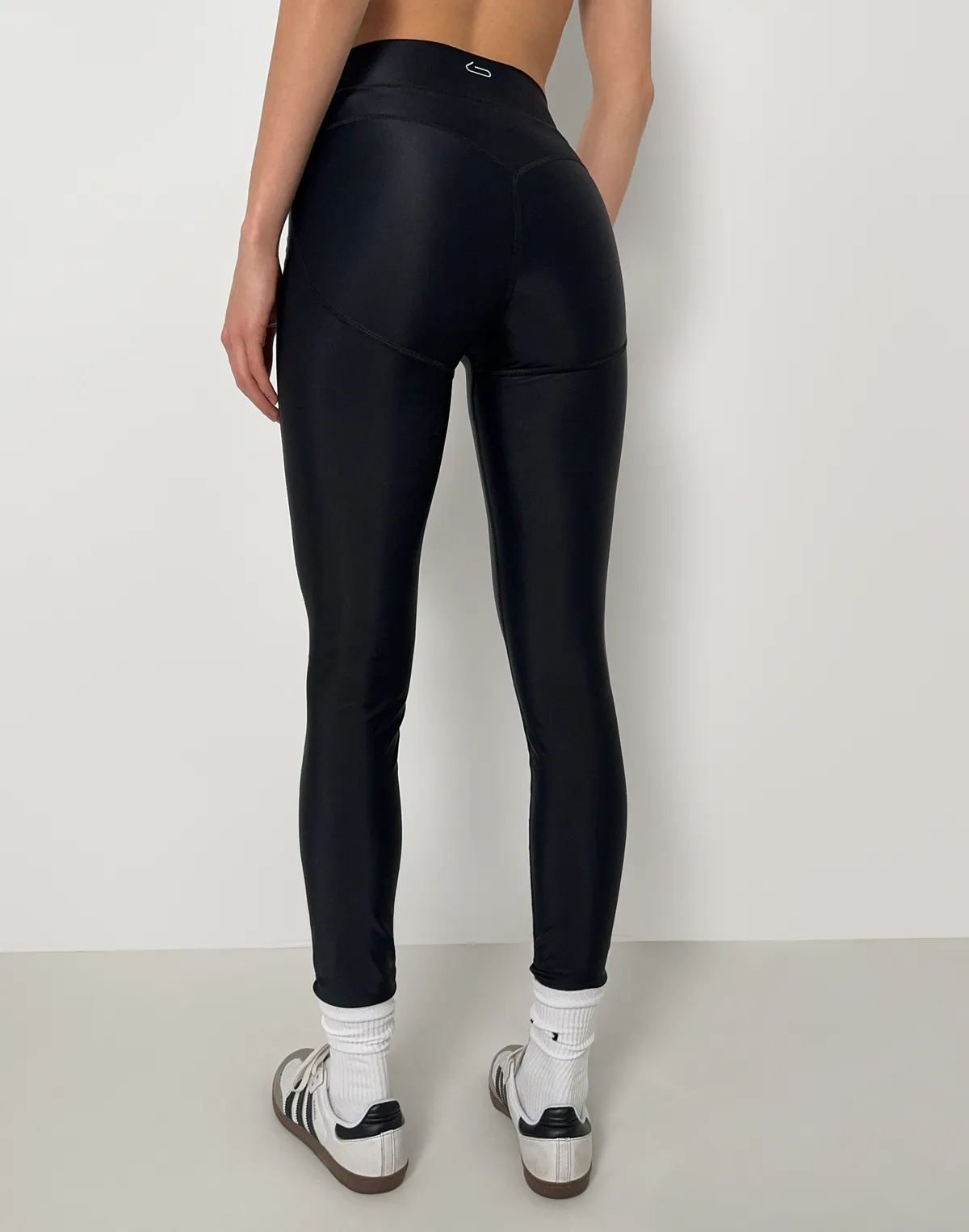 Лосини спортивні з високою посадкою та манжетом по талії, чорні - Фото 2