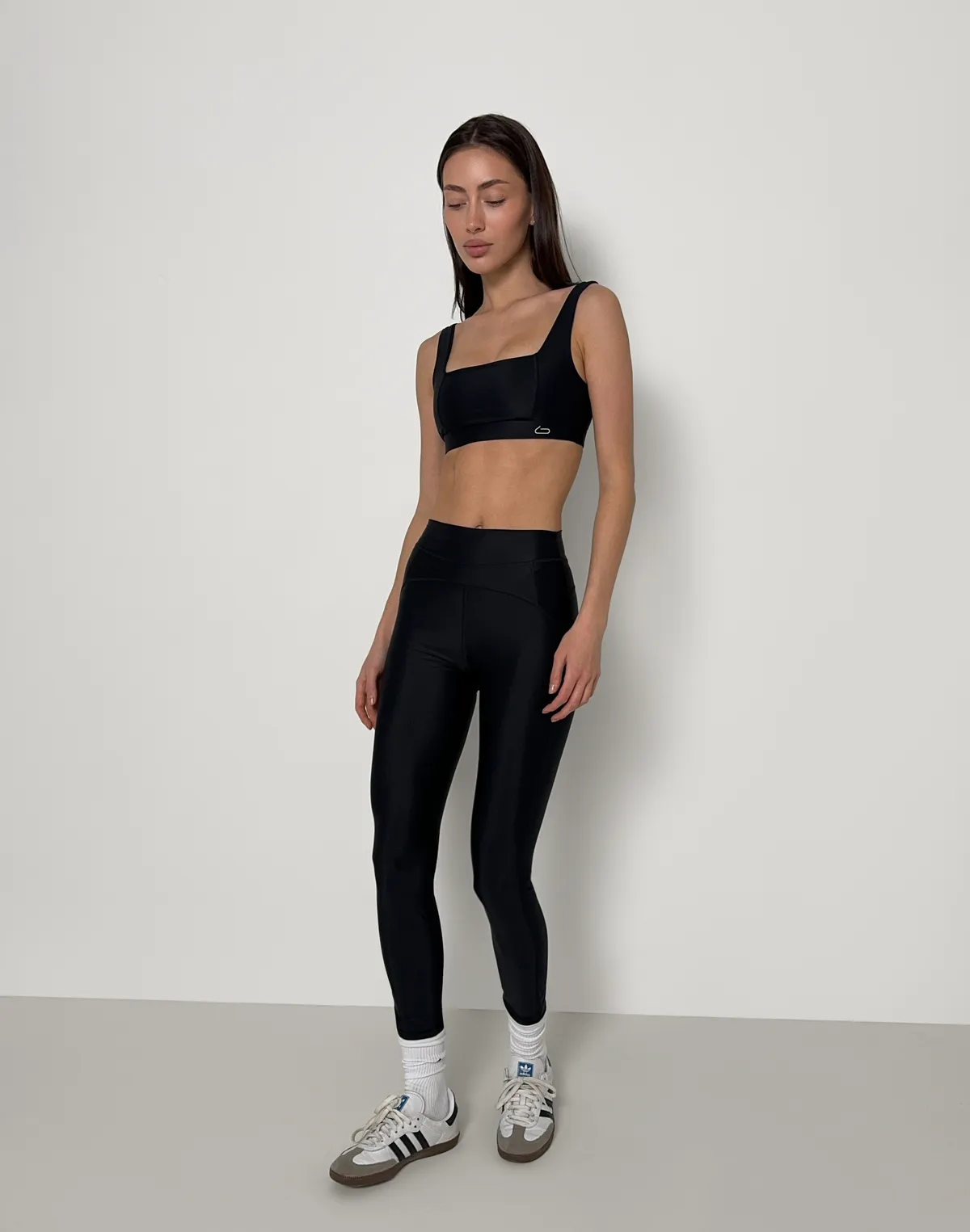 Лосини спортивні з високою посадкою та манжетом по талії, чорні - Фото 7