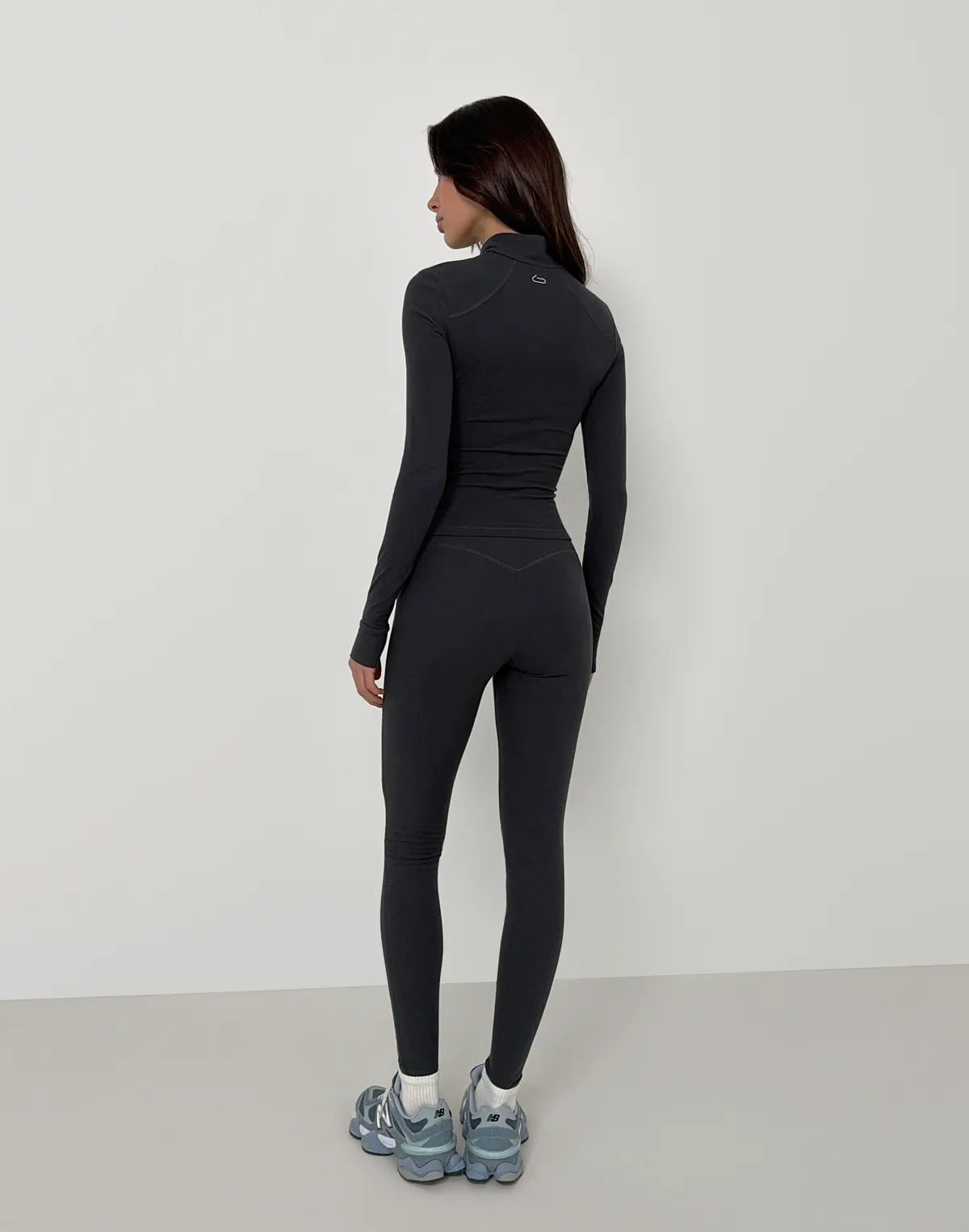 Комплект бавовняний рашгард повної довжини та лосини з декоративним швом позаду, асфальтові - Фото 2