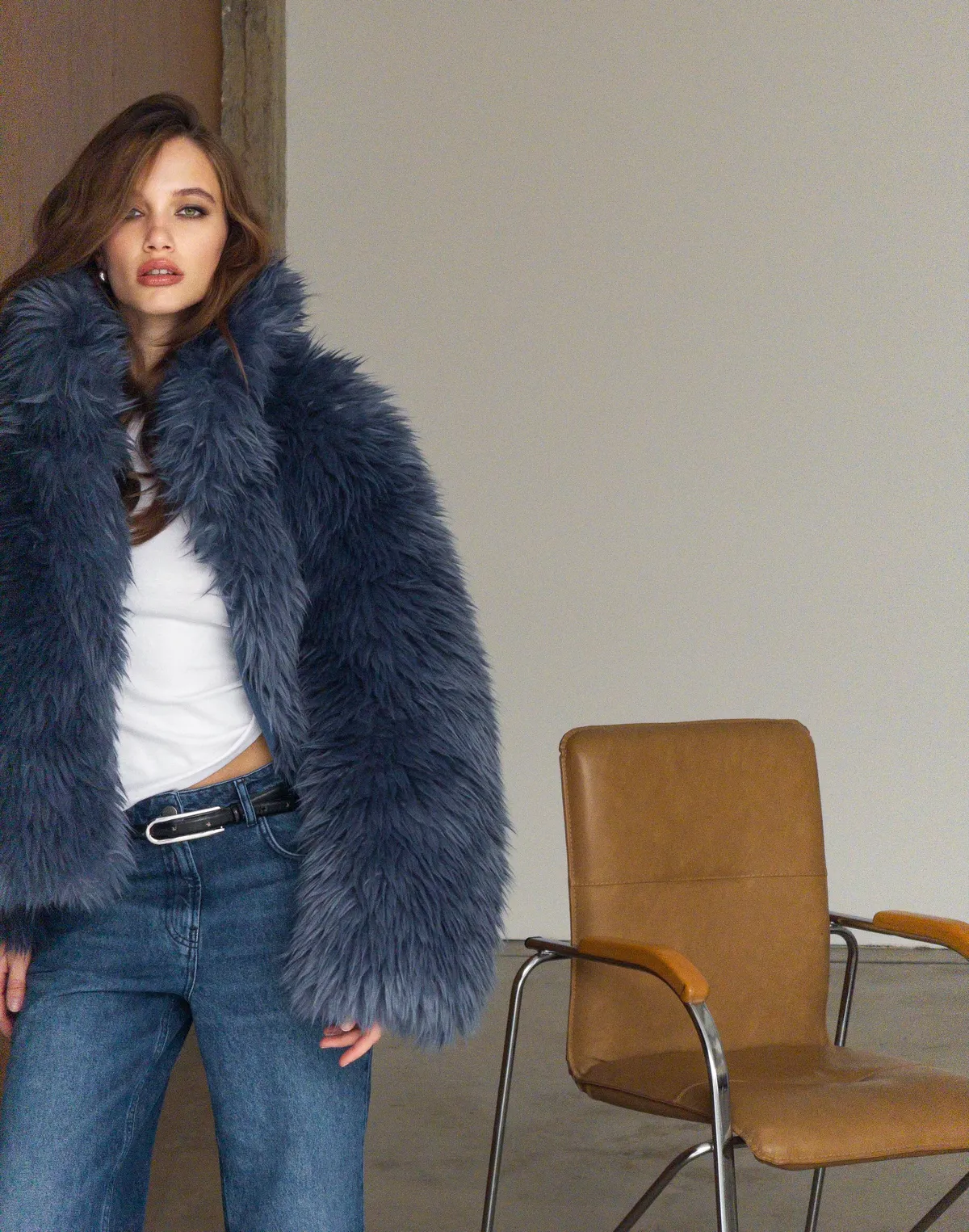 Шуба зимова з екохутра тіградо, блакитна - Фото 4