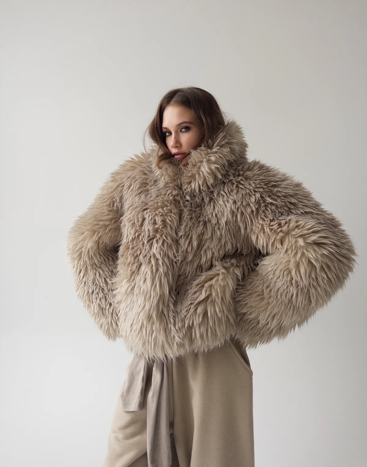 Шуба зимова з екохутра тіградо, бежева - Фото 6