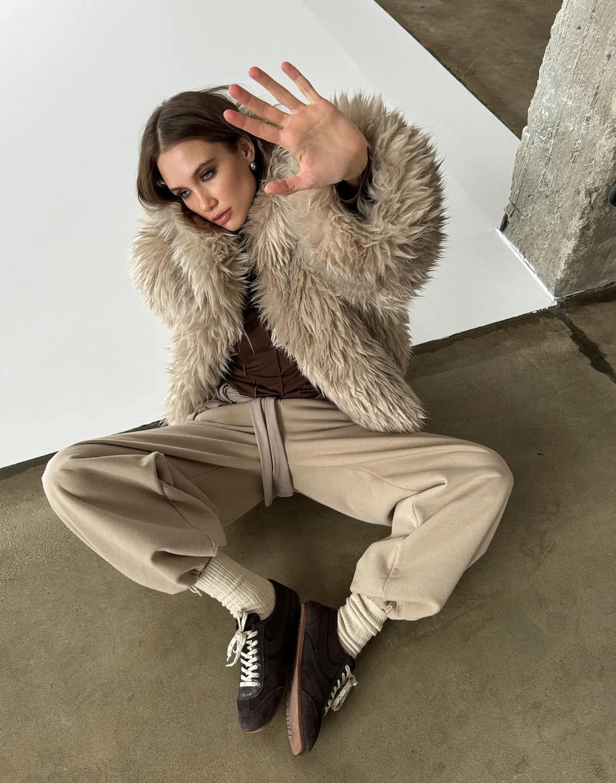 Шуба зимова з екохутра тіградо, бежева - Фото 5