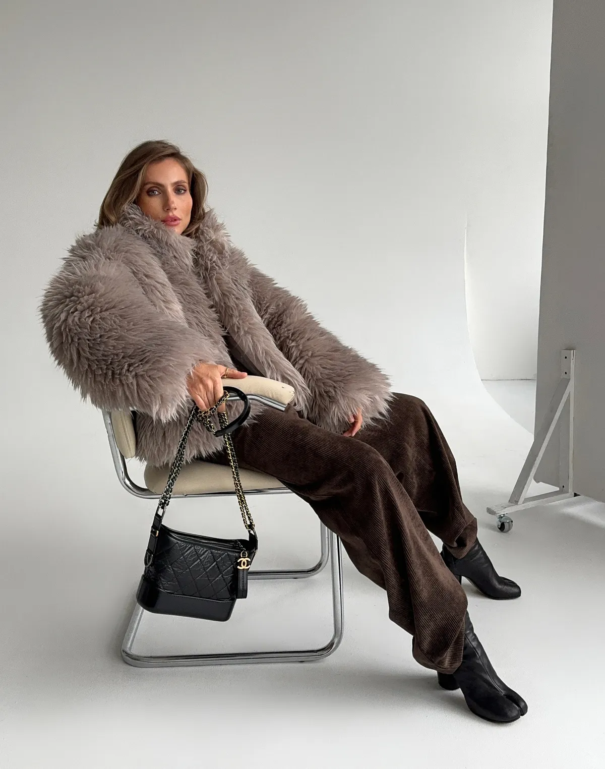 Шуба зимова з екохутра тіградо, попеляста - Фото 7