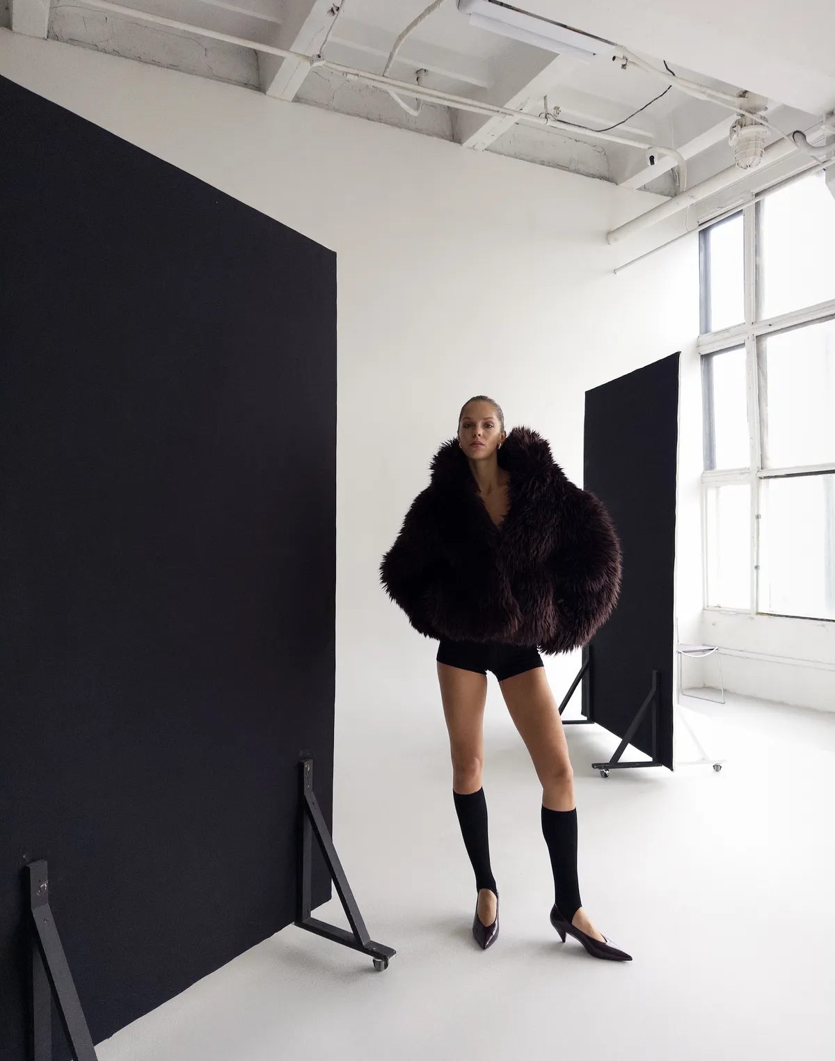 Шуба зимова з екохутра тіградо, коричнева - Фото 6