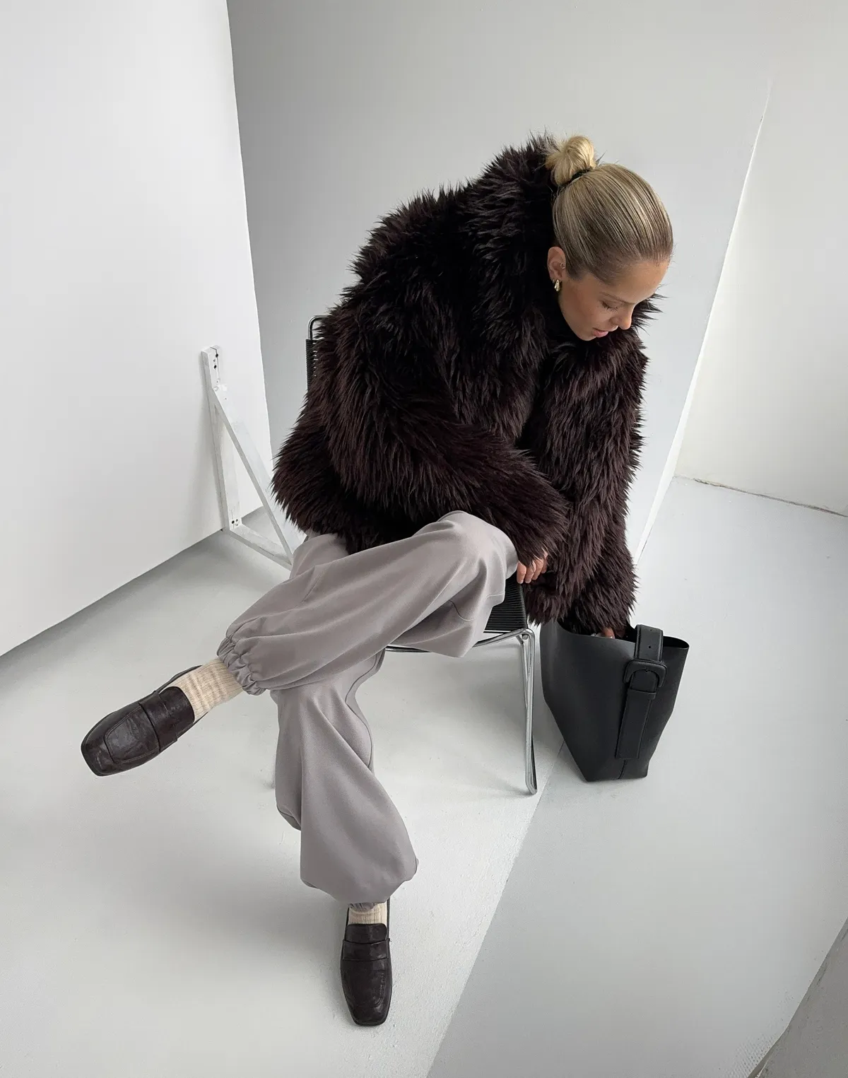 Шуба зимова з екохутра тіградо, коричнева - Фото 5