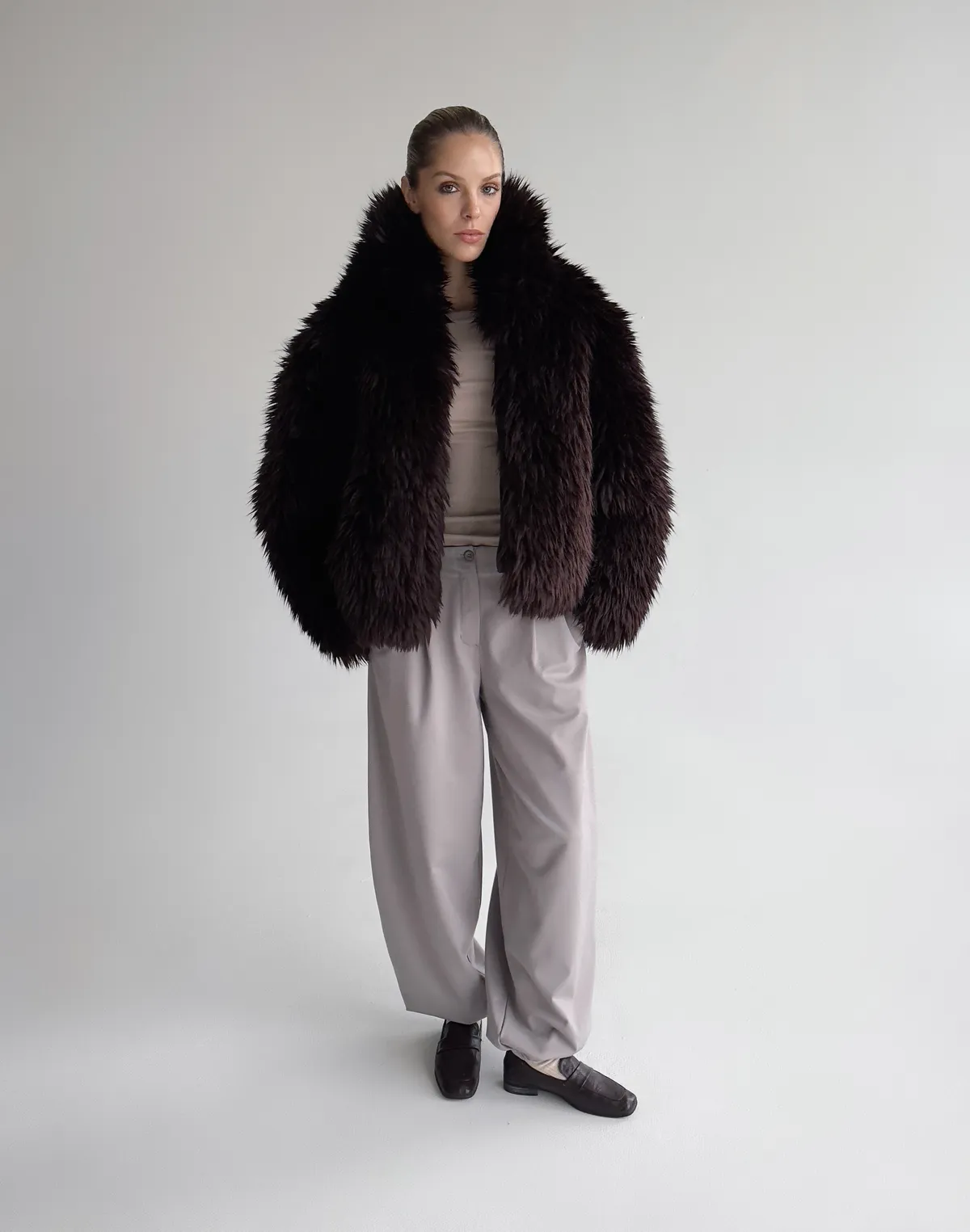 Шуба зимова з екохутра тіградо, коричнева - Фото 4