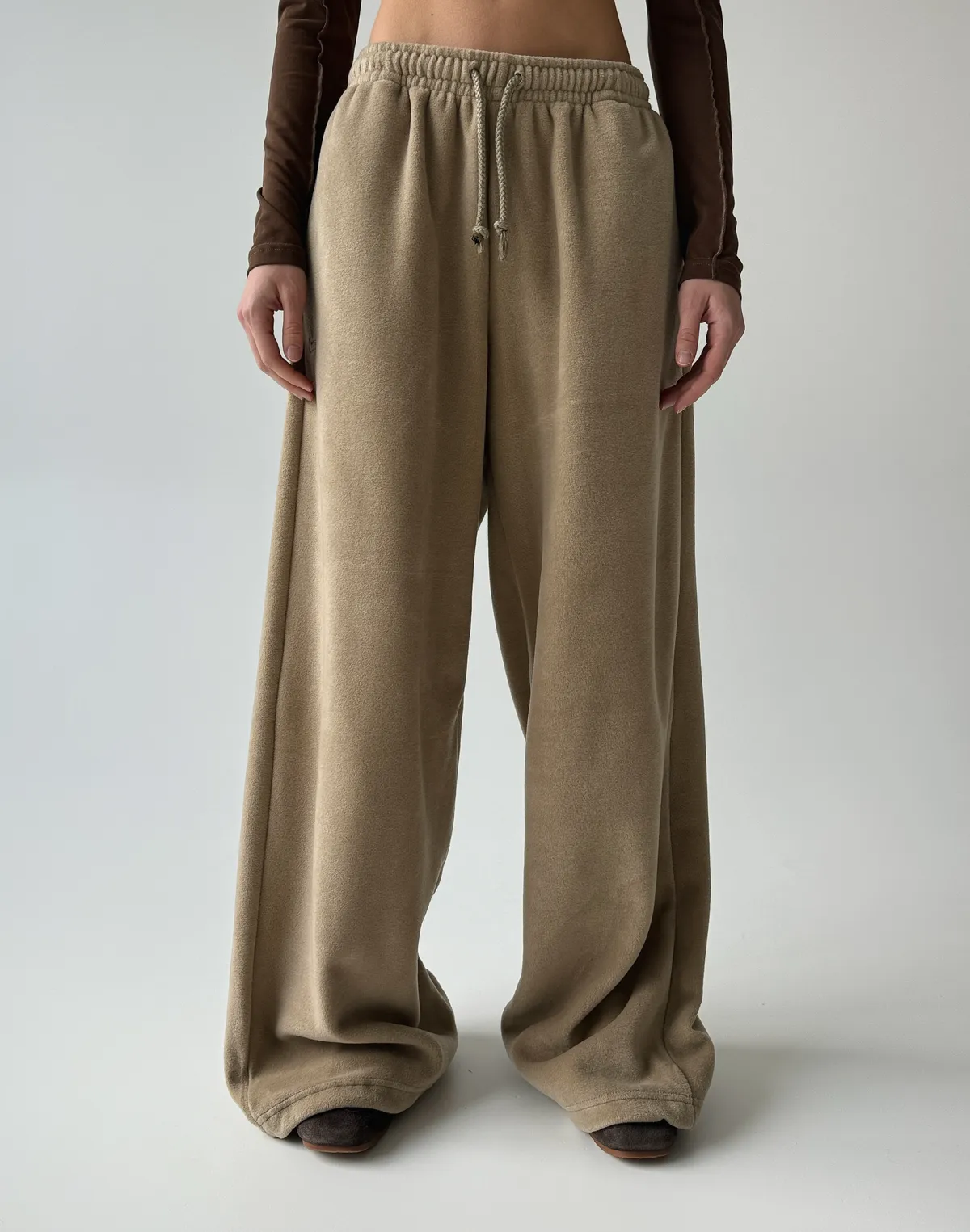 Штани жіночі спортивні флісові вільного крою, бежеві - Фото 1
