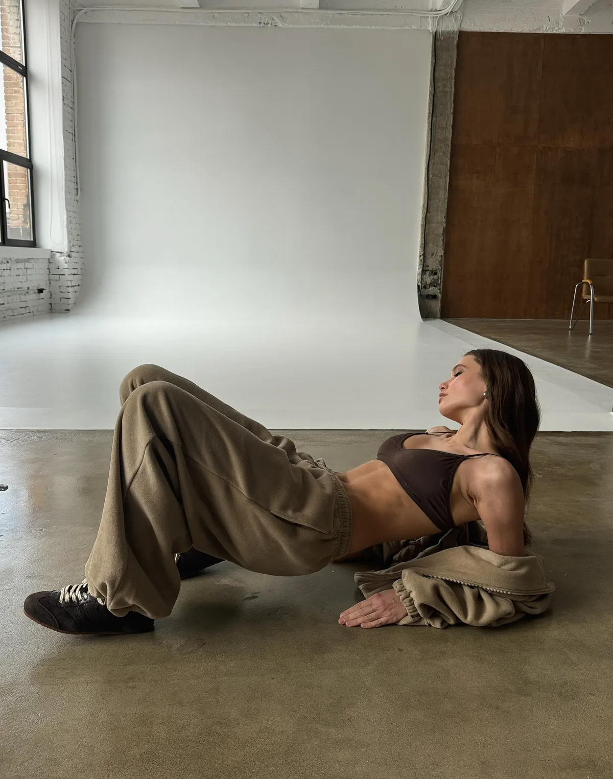 Комплект флісовий зіпер оверсайз з декоративними швами та штани вільного крою, бежеві - Фото 4