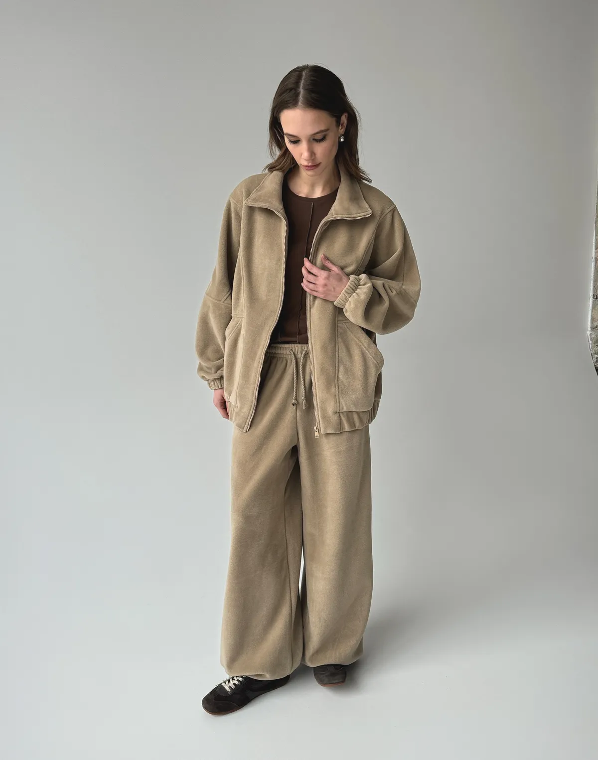 Комплект флісовий зіпер оверсайз з декоративними швами та штани вільного крою, бежеві - Фото 3