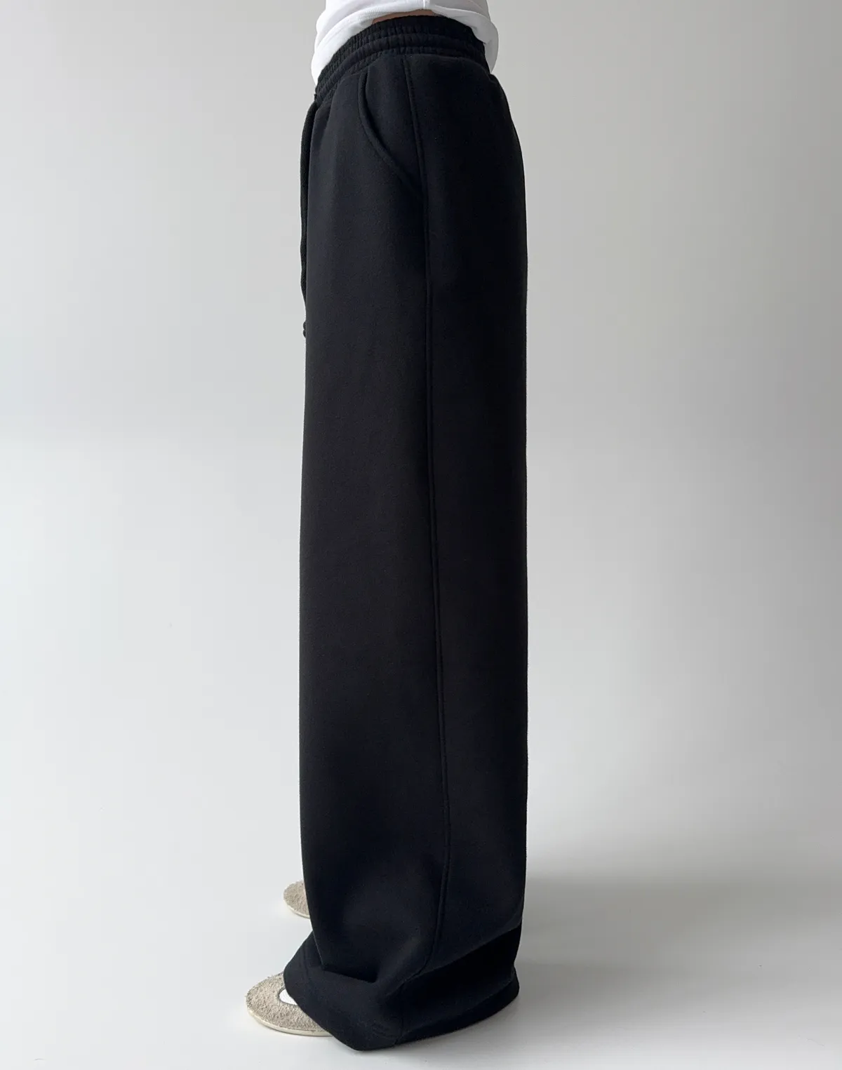 Штани з начосом на затяжках по низу, чорні - Фото 5