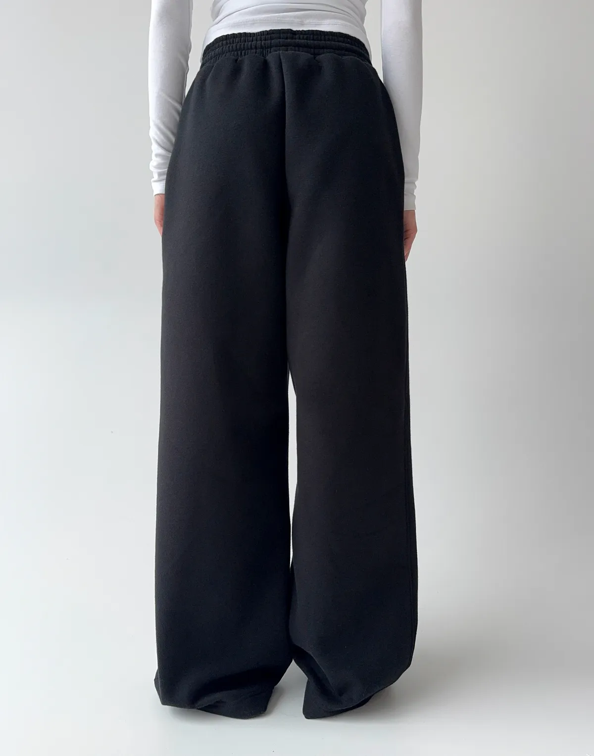 Штани з начосом на затяжках по низу, чорні - Фото 2