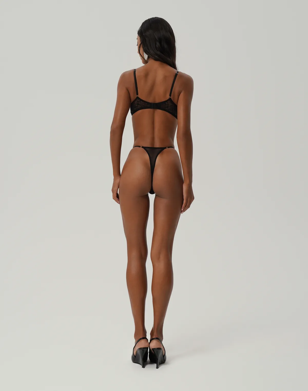 Комплект мереживний топ з декоративним розрізом та міні стрінги, чорні - Фото 2