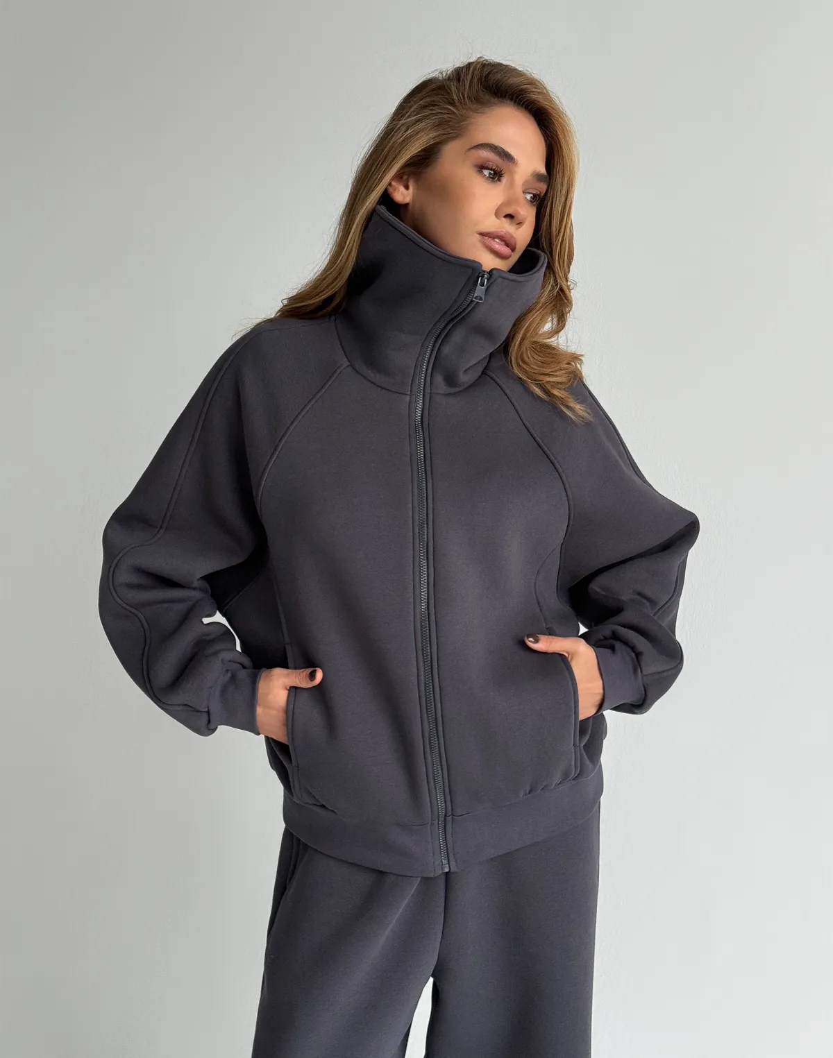 Bluza zapinana na zamek z wysokim kołnierzem, antracytowa - Фото 8