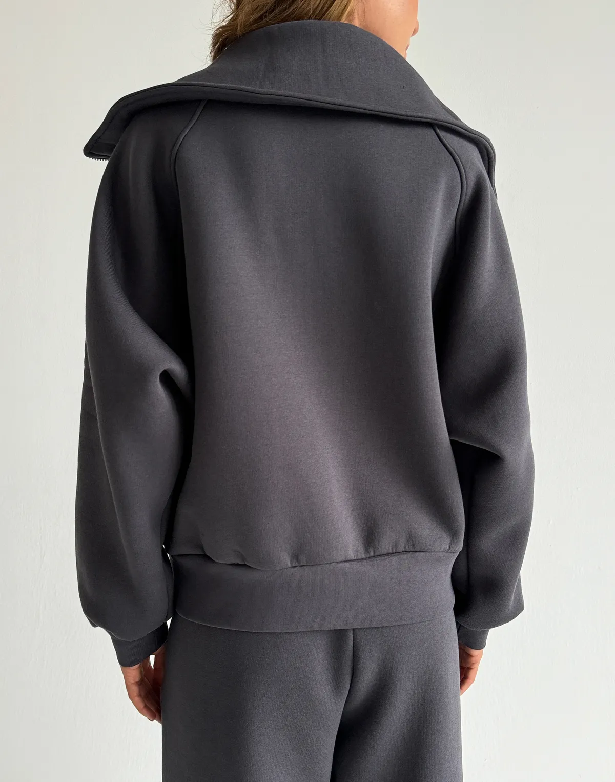 Bluza zapinana na zamek z wysokim kołnierzem, antracytowa - Фото 2