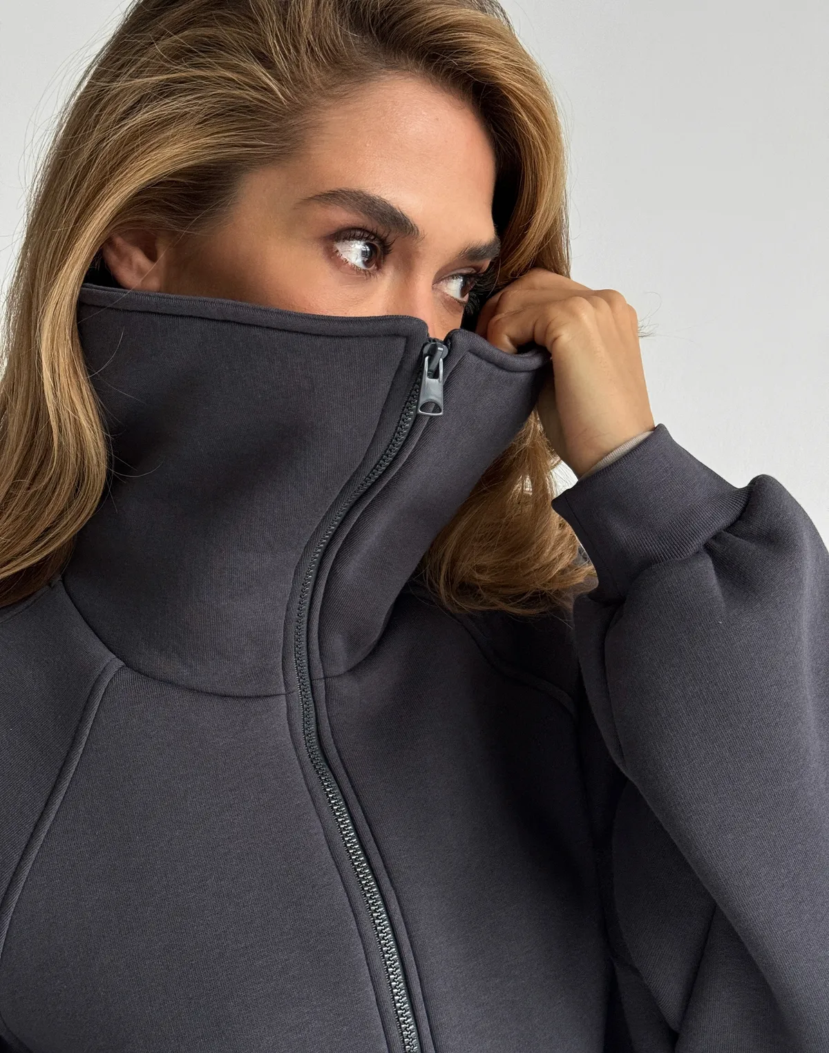 Bluza zapinana na zamek z wysokim kołnierzem, antracytowa - Фото 7