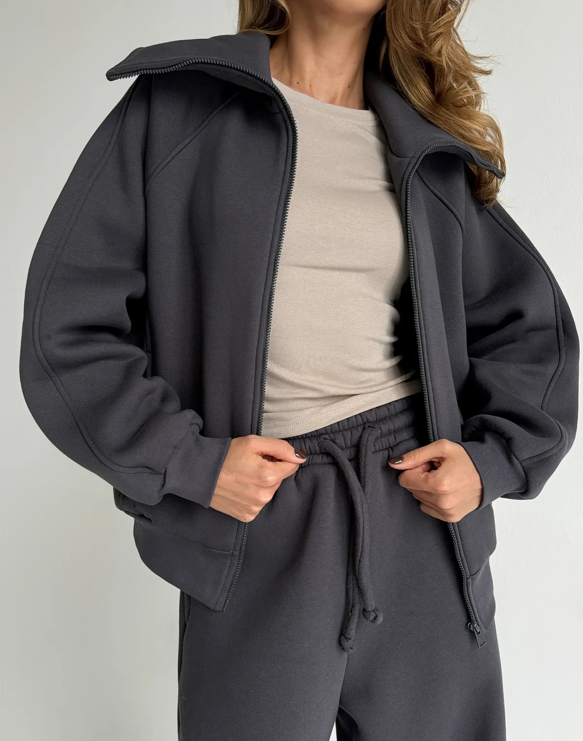 Bluza zapinana na zamek z wysokim kołnierzem, antracytowa - Фото 6