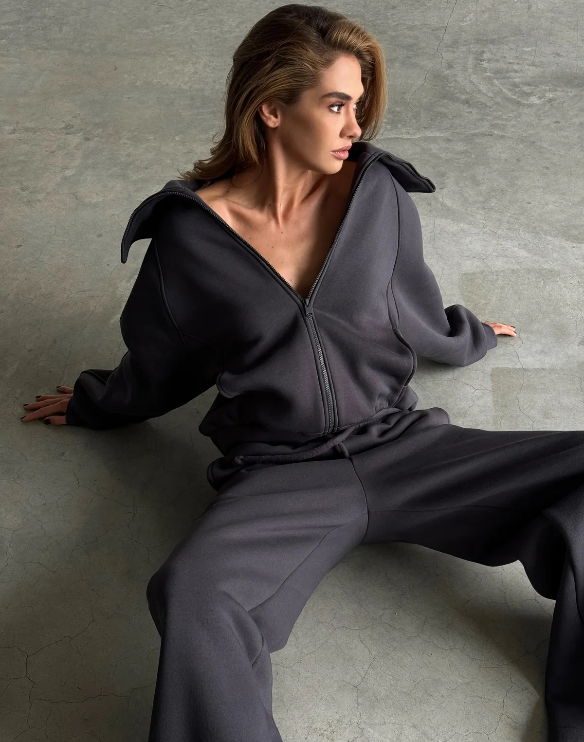 Bluza zapinana na zamek z wysokim kołnierzem, antracytowa - Фото 3