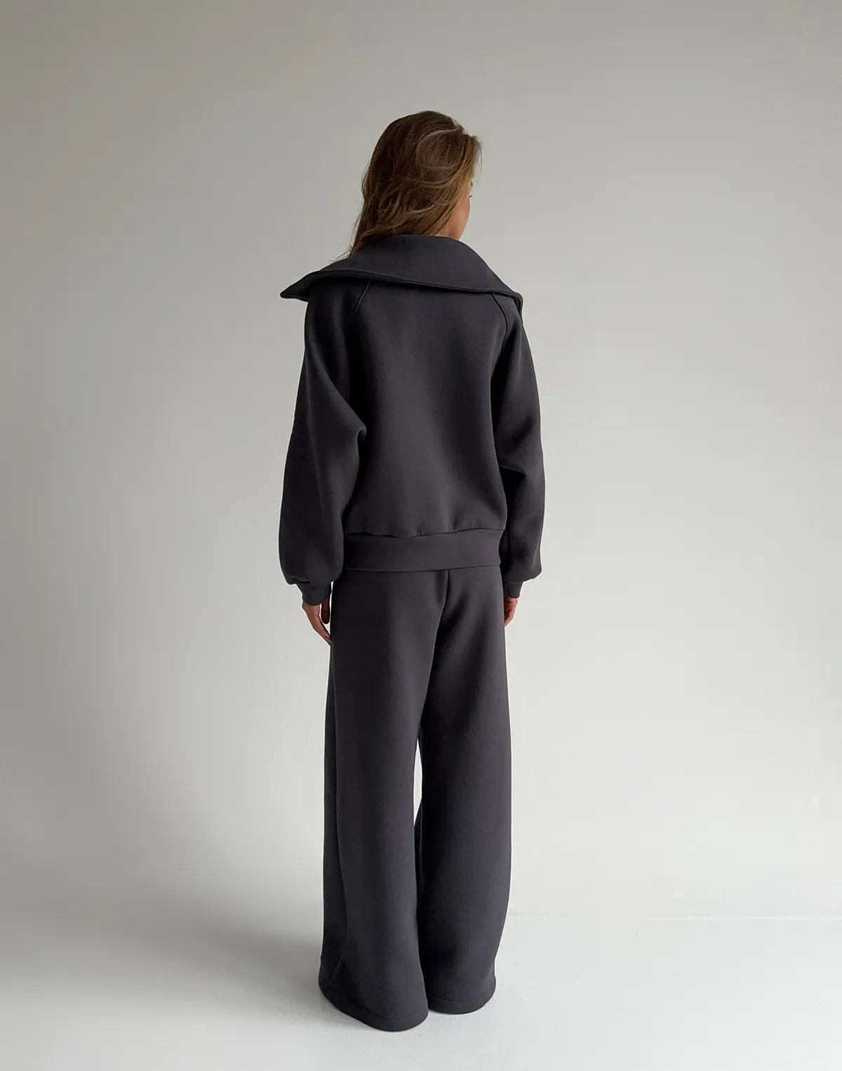 Комплект зимовий з начосом світшот з високим воротом та штани вільного крою, антрацит - Фото 2