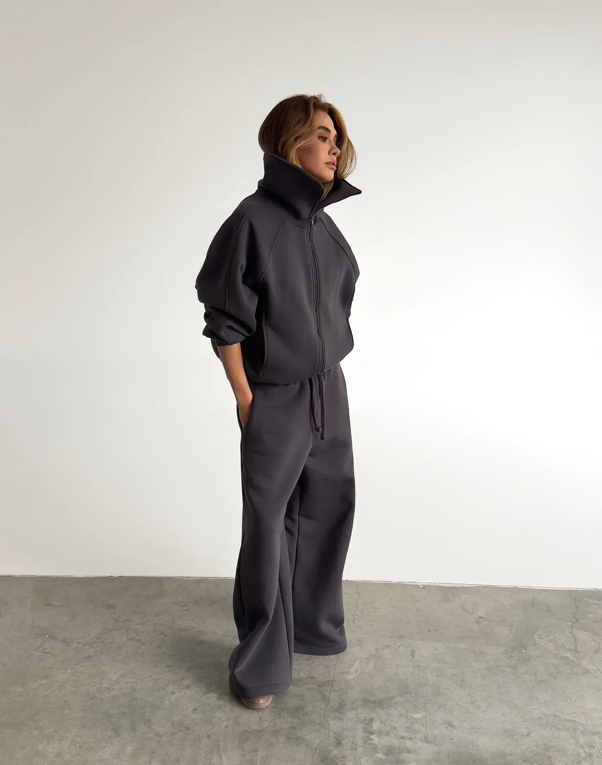 Комплект зимовий з начосом світшот з високим воротом та штани вільного крою, антрацит - Фото 7