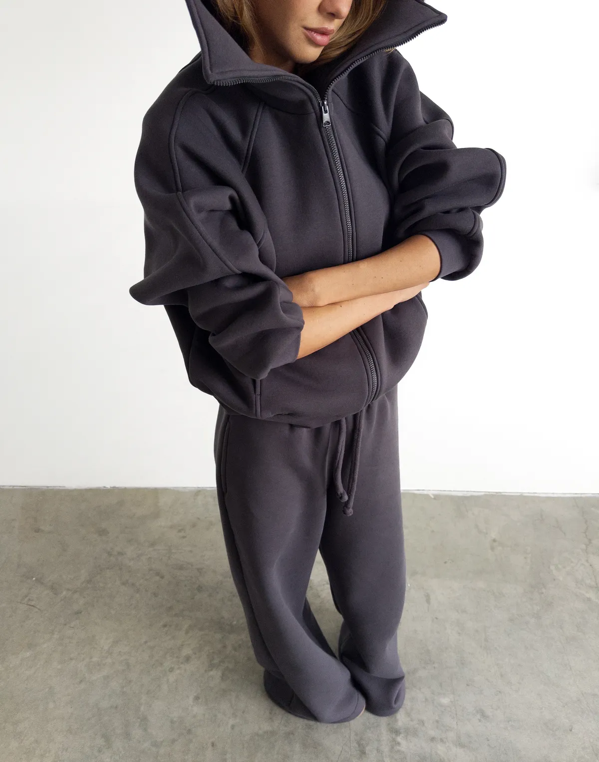 Комплект зимовий з начосом світшот з високим воротом та штани вільного крою, антрацит - Фото 1