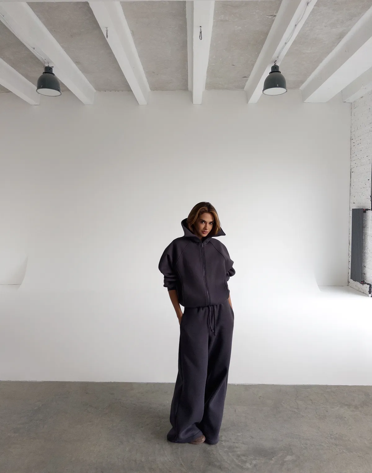 Комплект зимовий з начосом світшот з високим воротом та штани вільного крою, антрацит - Фото 5