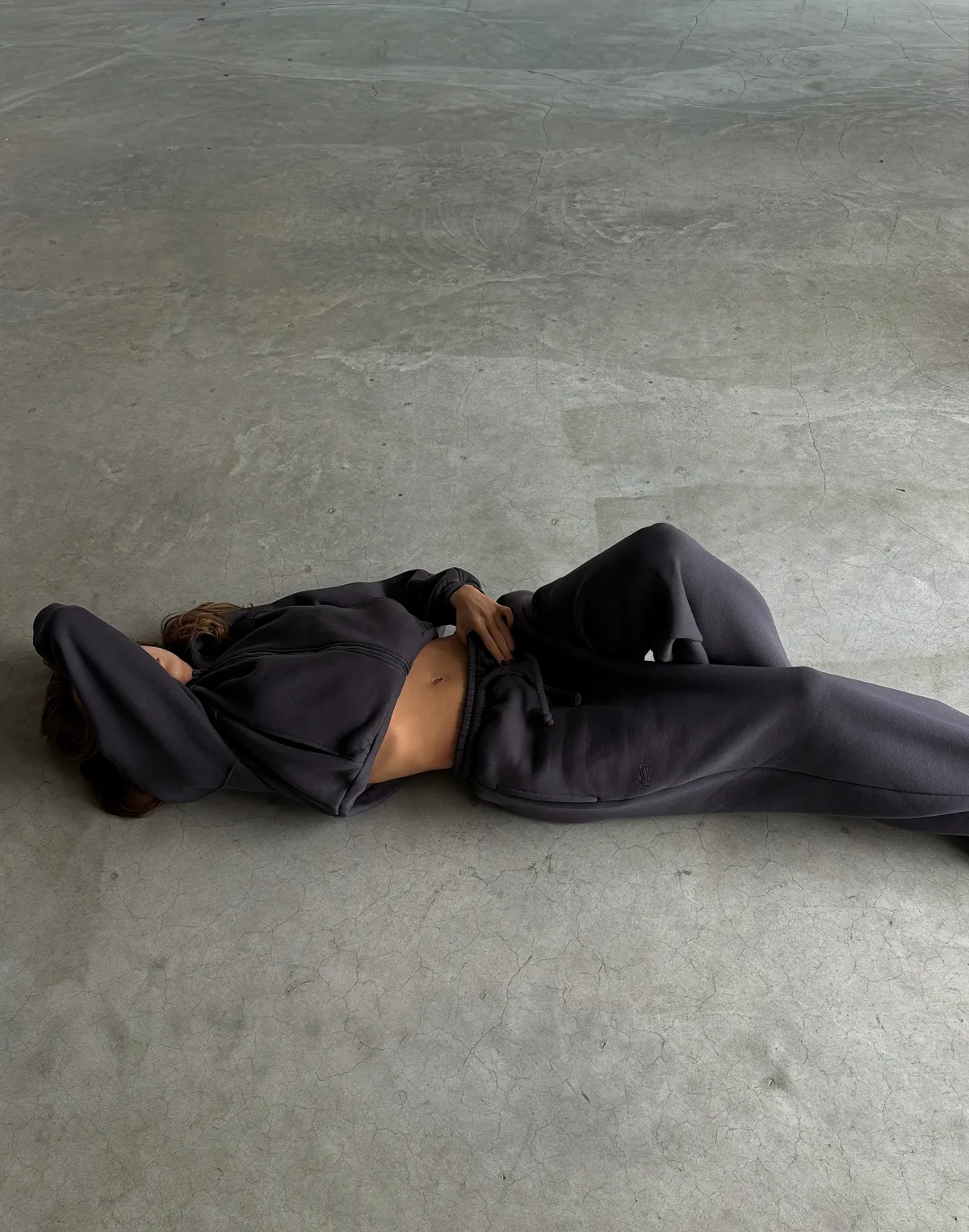 Комплект зимовий з начосом світшот з високим воротом та штани вільного крою, антрацит - Фото 4