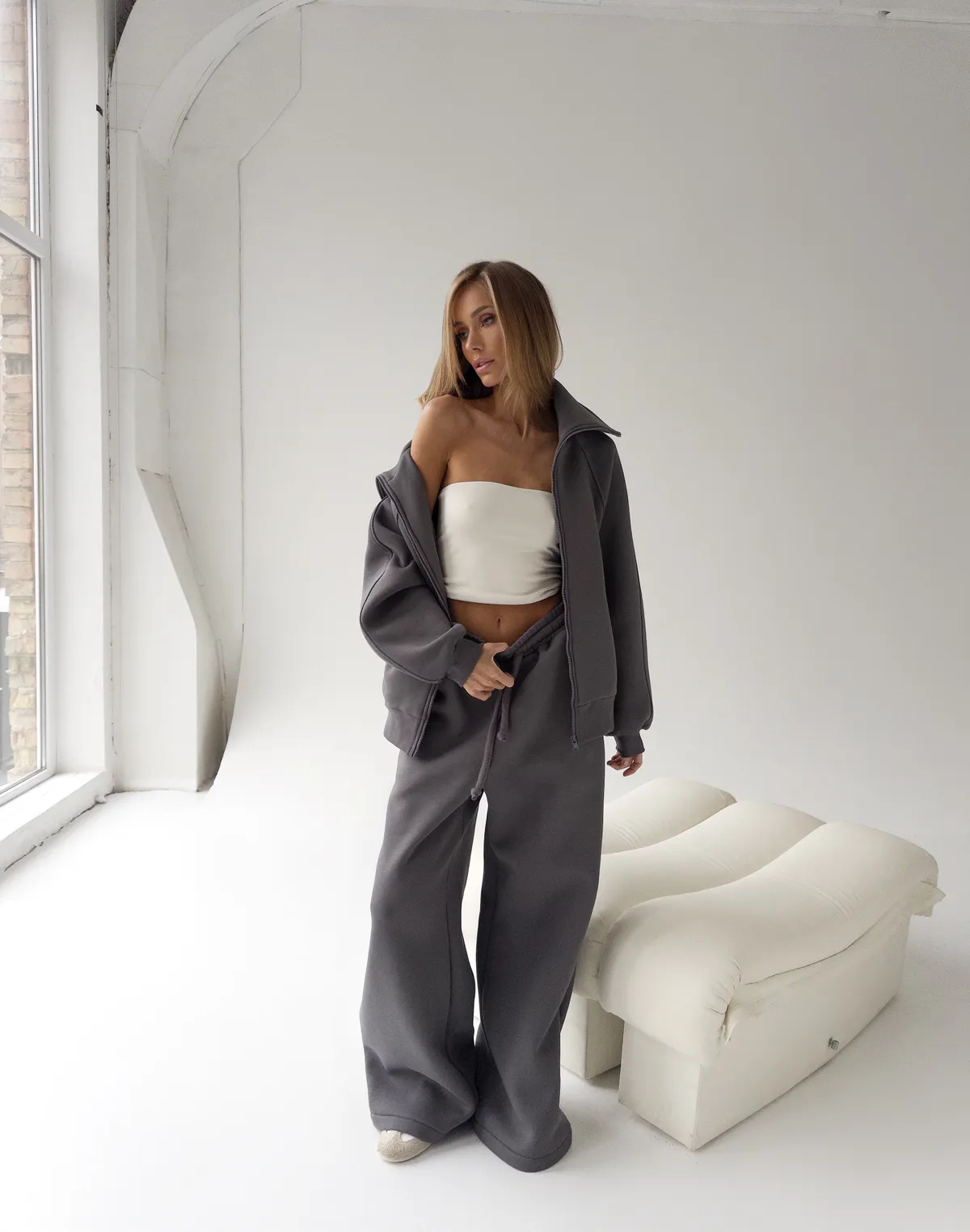 Комплект зимовий з начосом світшот з високим воротом та штани вільного крою, темно-сірі - Фото 8