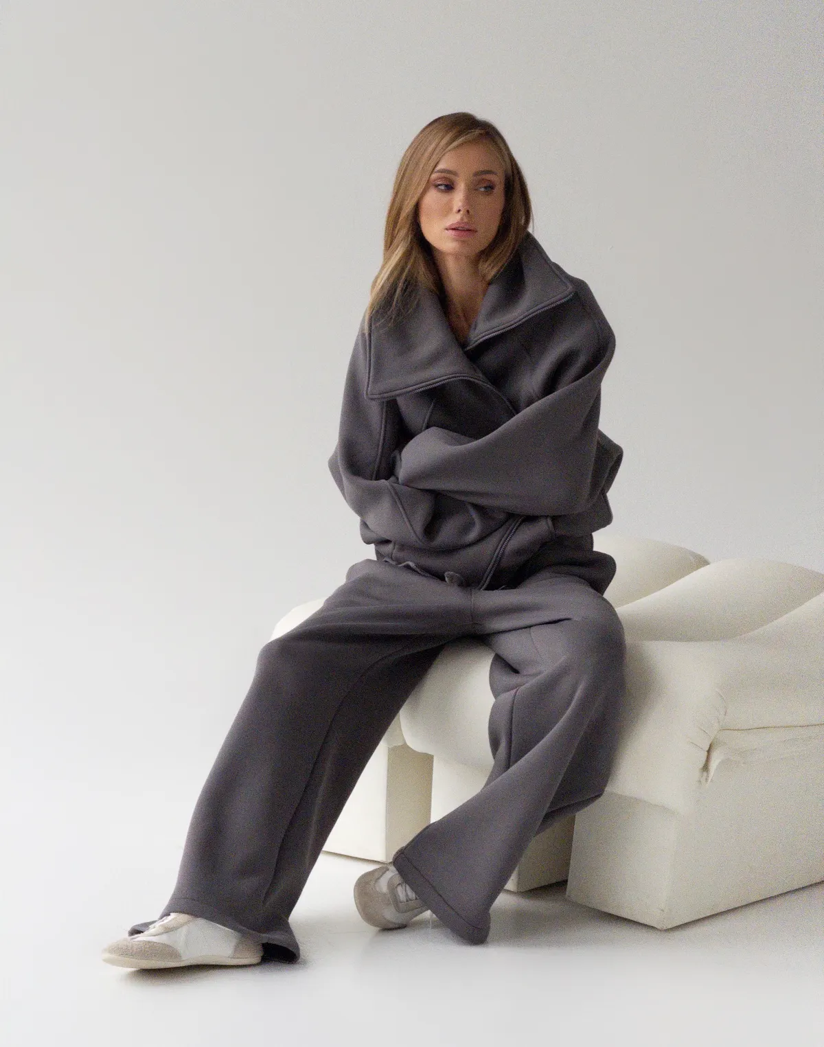 Комплект зимовий з начосом світшот з високим воротом та штани вільного крою, темно-сірі - Фото 3