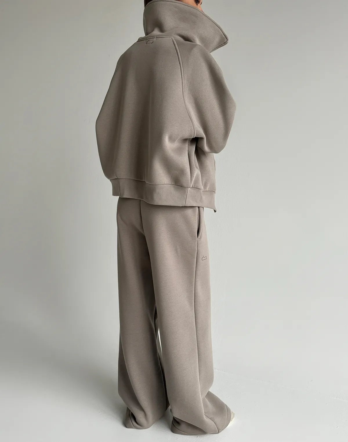 Комплект зимовий з начосом світшот з високим воротом та штани вільного крою, сіро-кавові - Фото 2