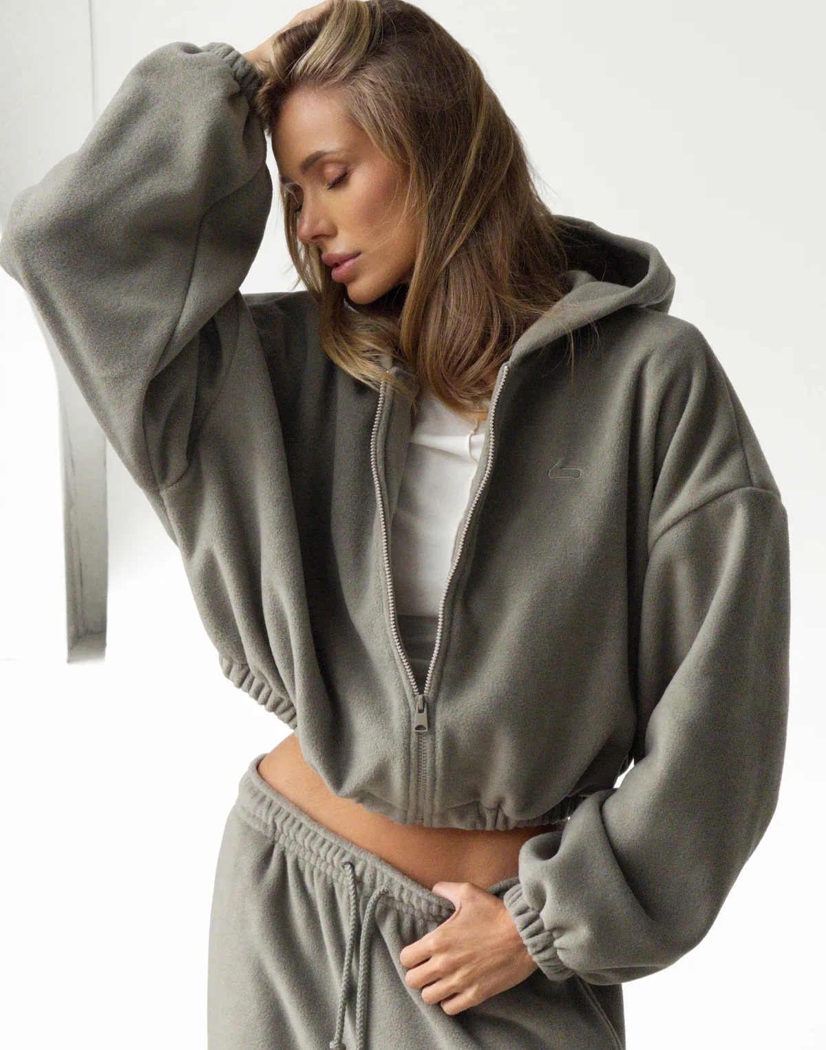 Fleecowa bluza zapinana na zamek o luźnym kroju ze ściągaczem, ciepły szary - Фото 6