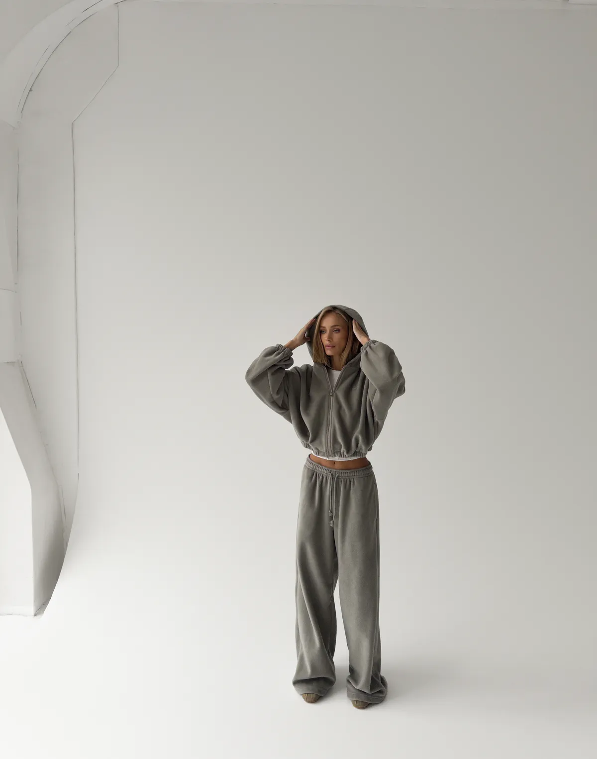 Комплект флісовий зіпер із затяжкою та штани вільного крою, теплий сірий - Фото 8