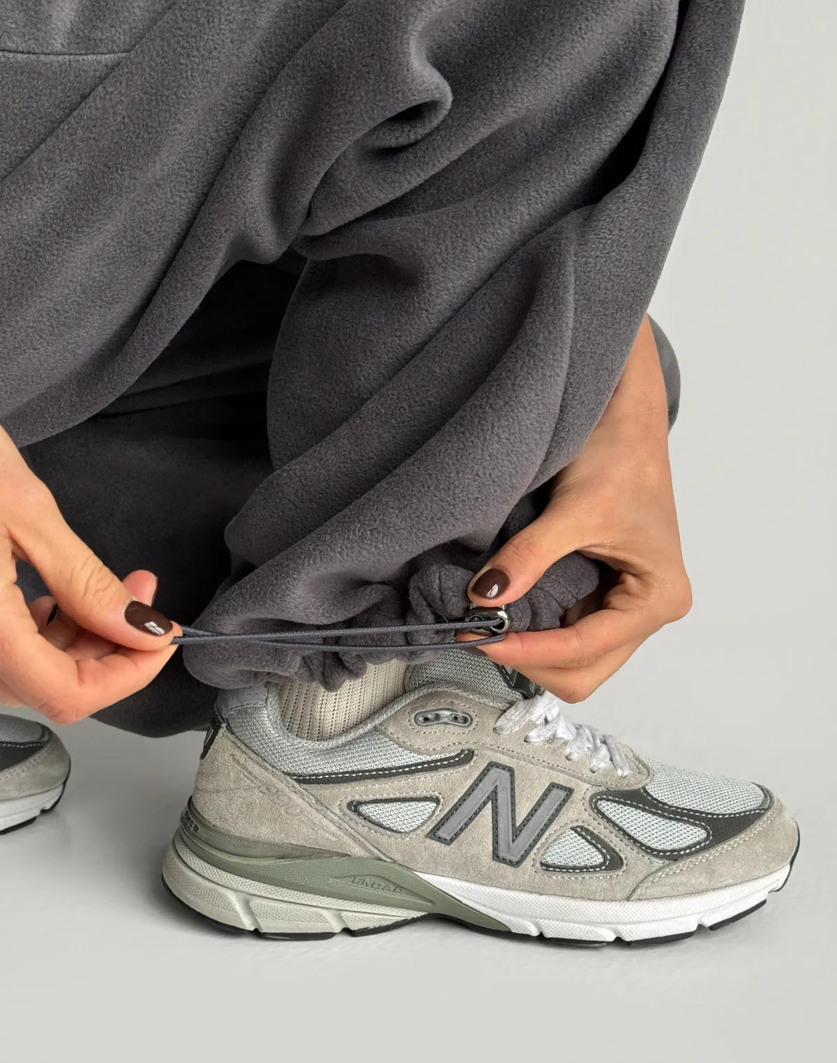 Комплект флісовий зіпер із затяжкою та штани вільного крою, темно-сірі - Фото 5