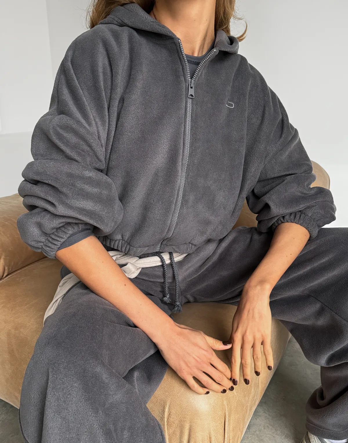 Fleecowa bluza zapinana na zamek o luźnym kroju ze ściągaczem, ciemny szary - Фото 3