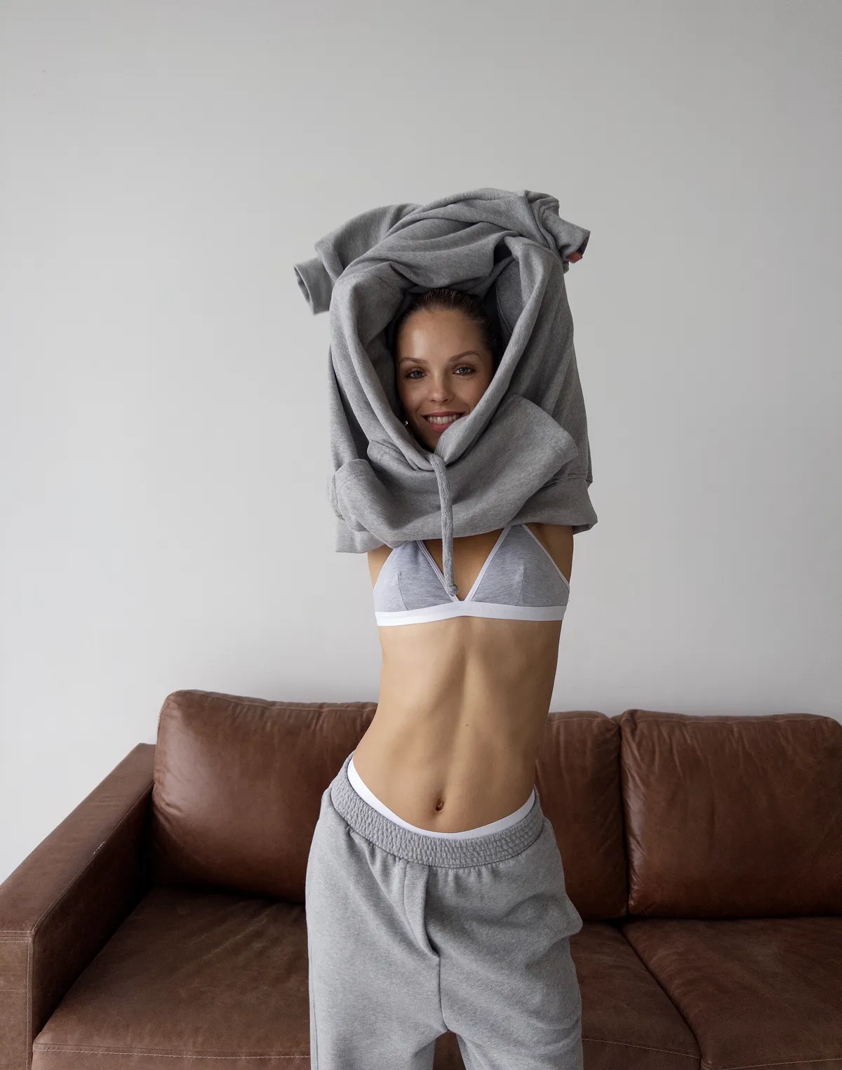 Комплект спортивний худі оверсайз з кишенею та штани прямі, сірий меланж - Фото 3