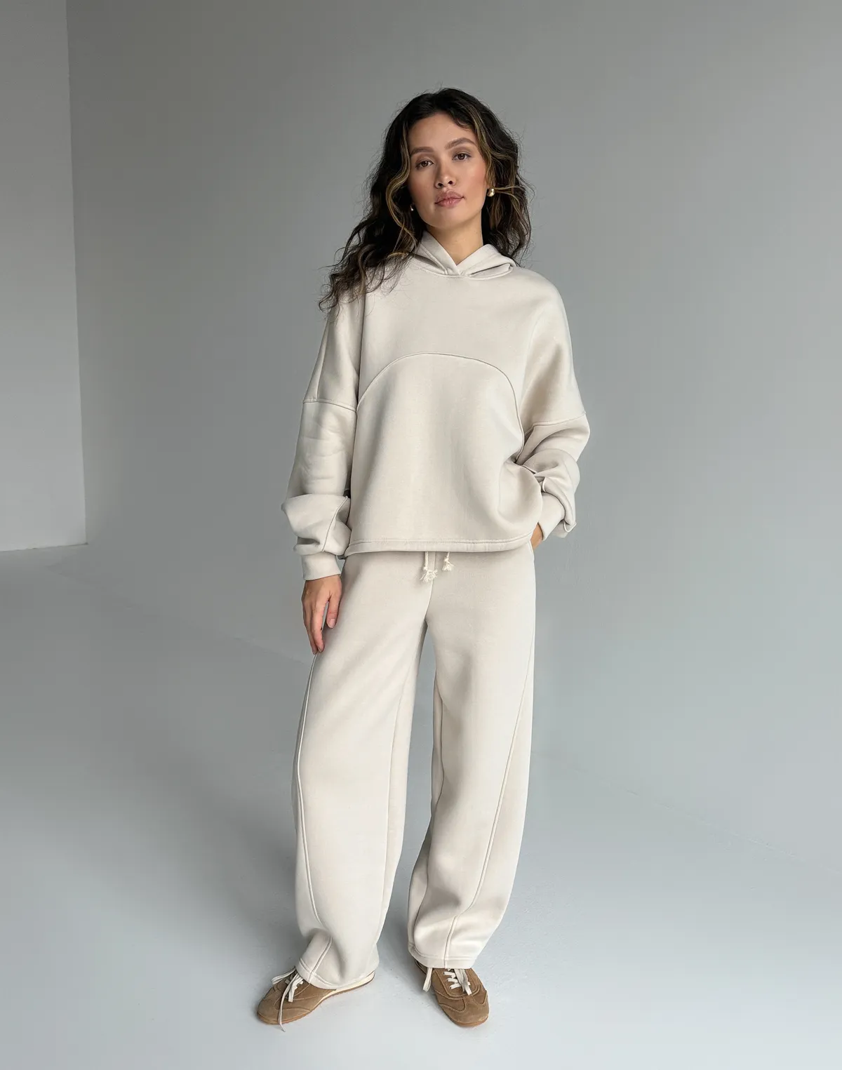 Штани з начосом вільного прямого крою, пудрові - Фото 8