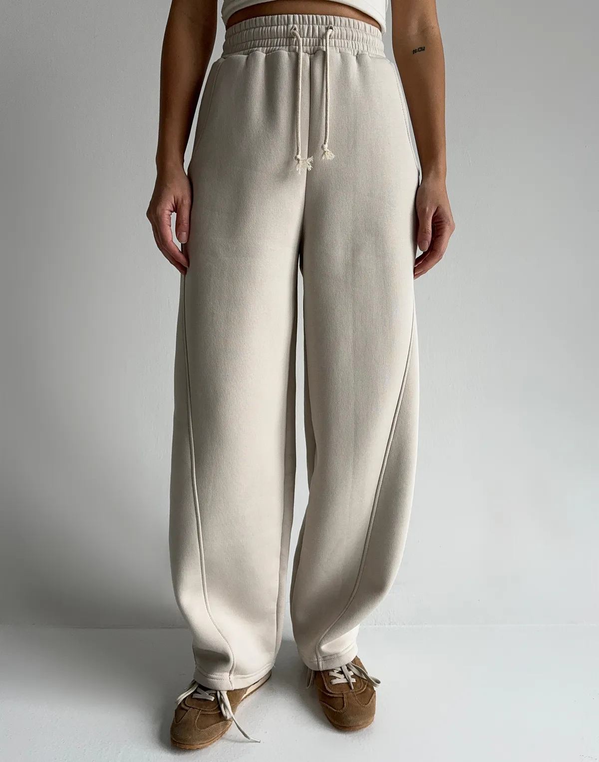 Штани з начосом вільного прямого крою, пудрові - Фото 1