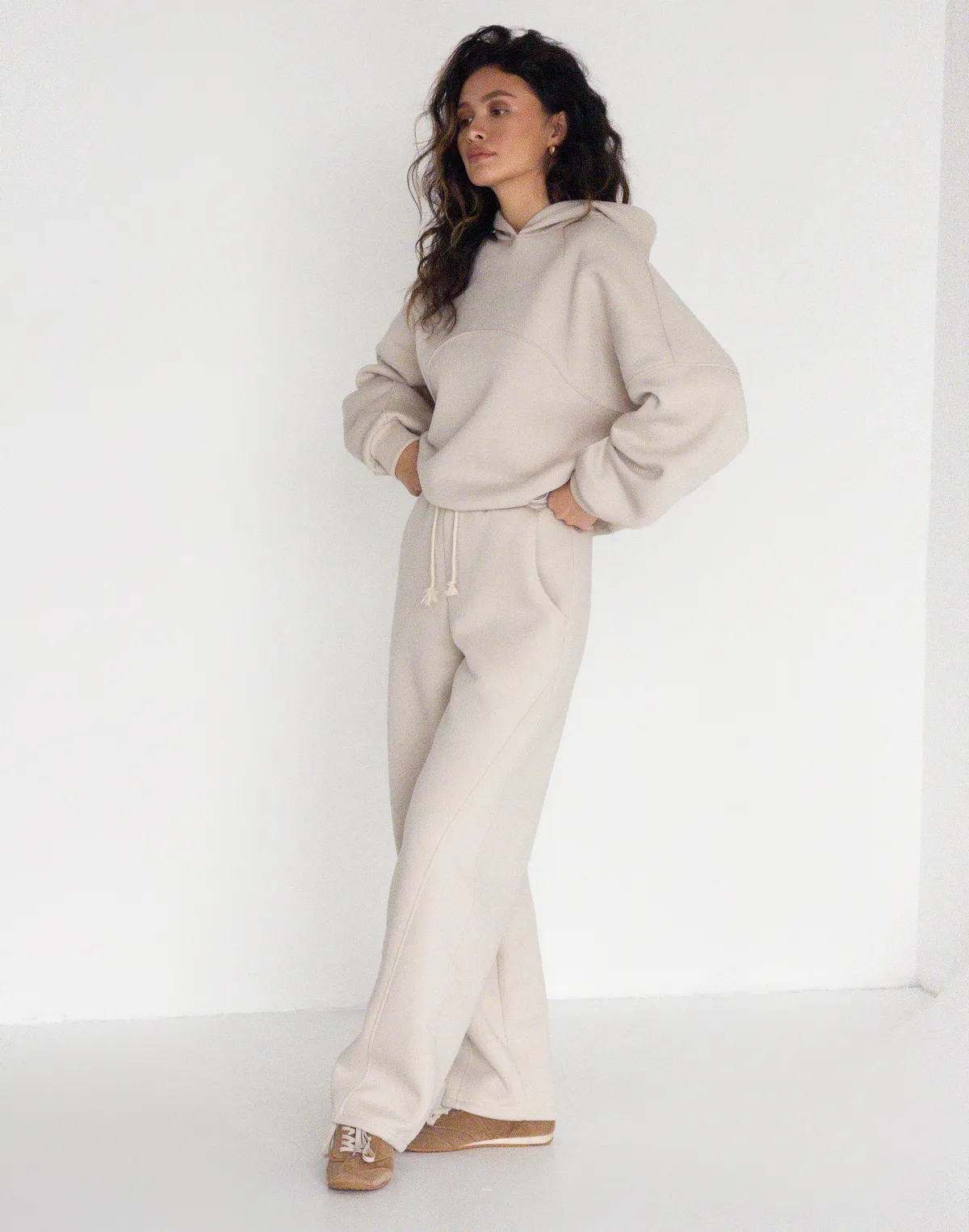 Штани з начосом вільного прямого крою, пудрові - Фото 3