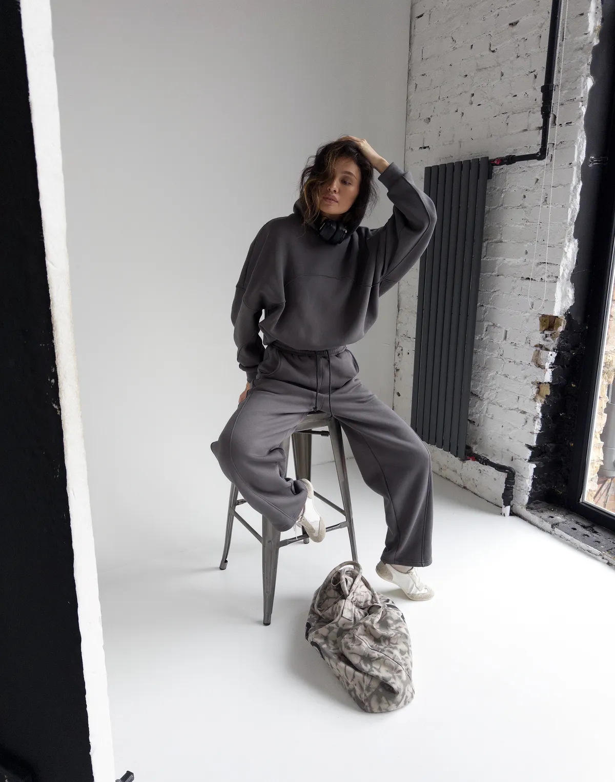 Худі оверсайз з декоративним швом, темно-сірий - Фото 6